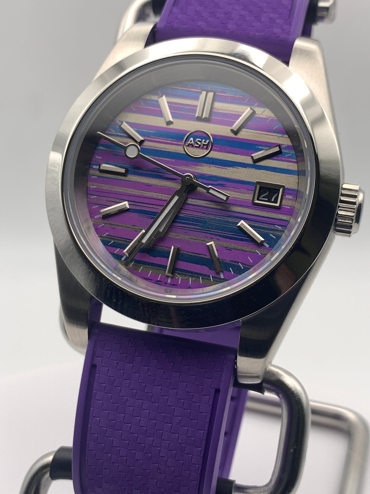Particle Accelerator. 39mm stainless steel case. Sapphire crystal. Seiko NH35 with black date wheel.