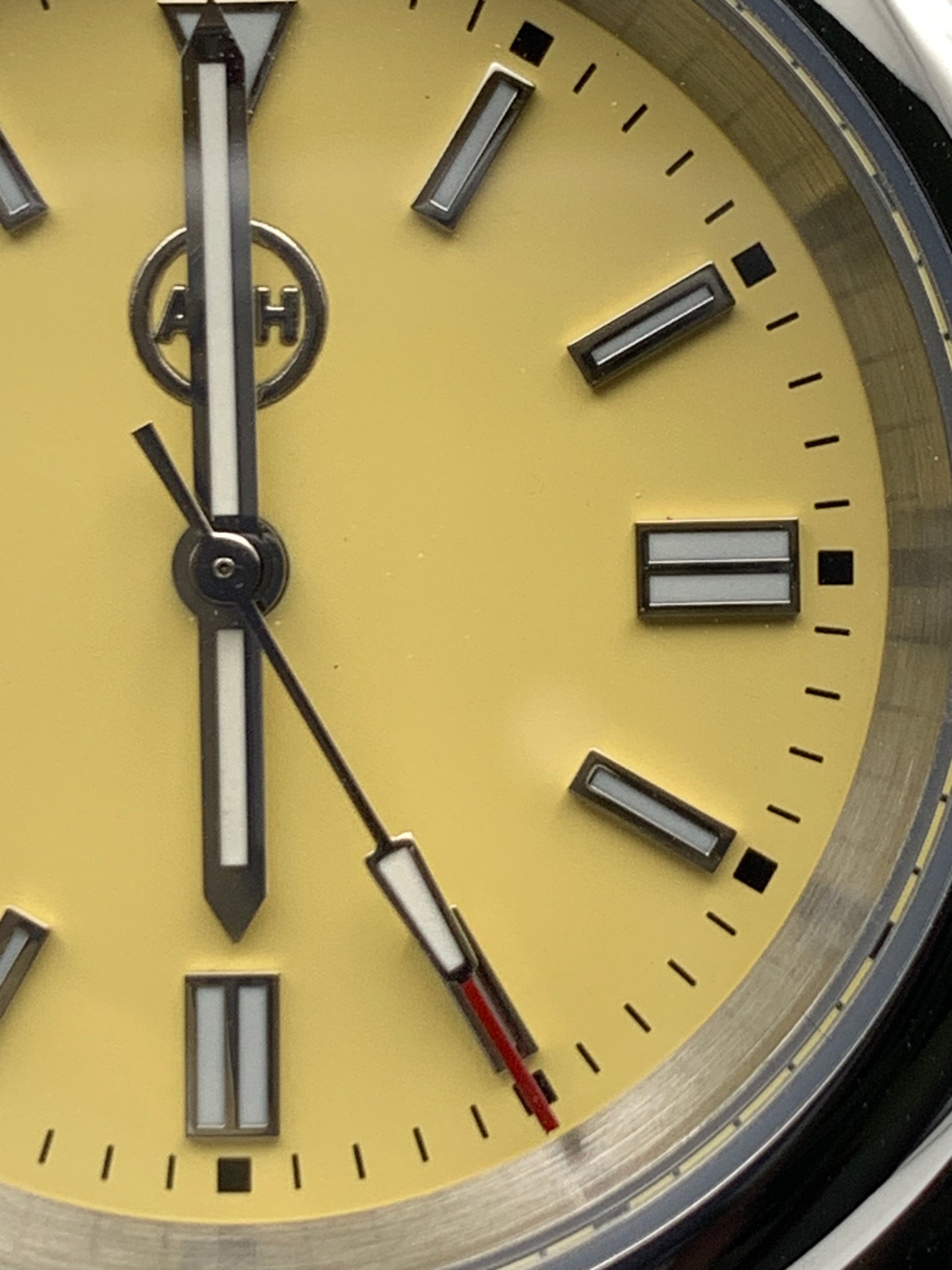 Sunny 1.1 - 36mm Stainless steel case. Sapphire crystal. Seiko NH38.