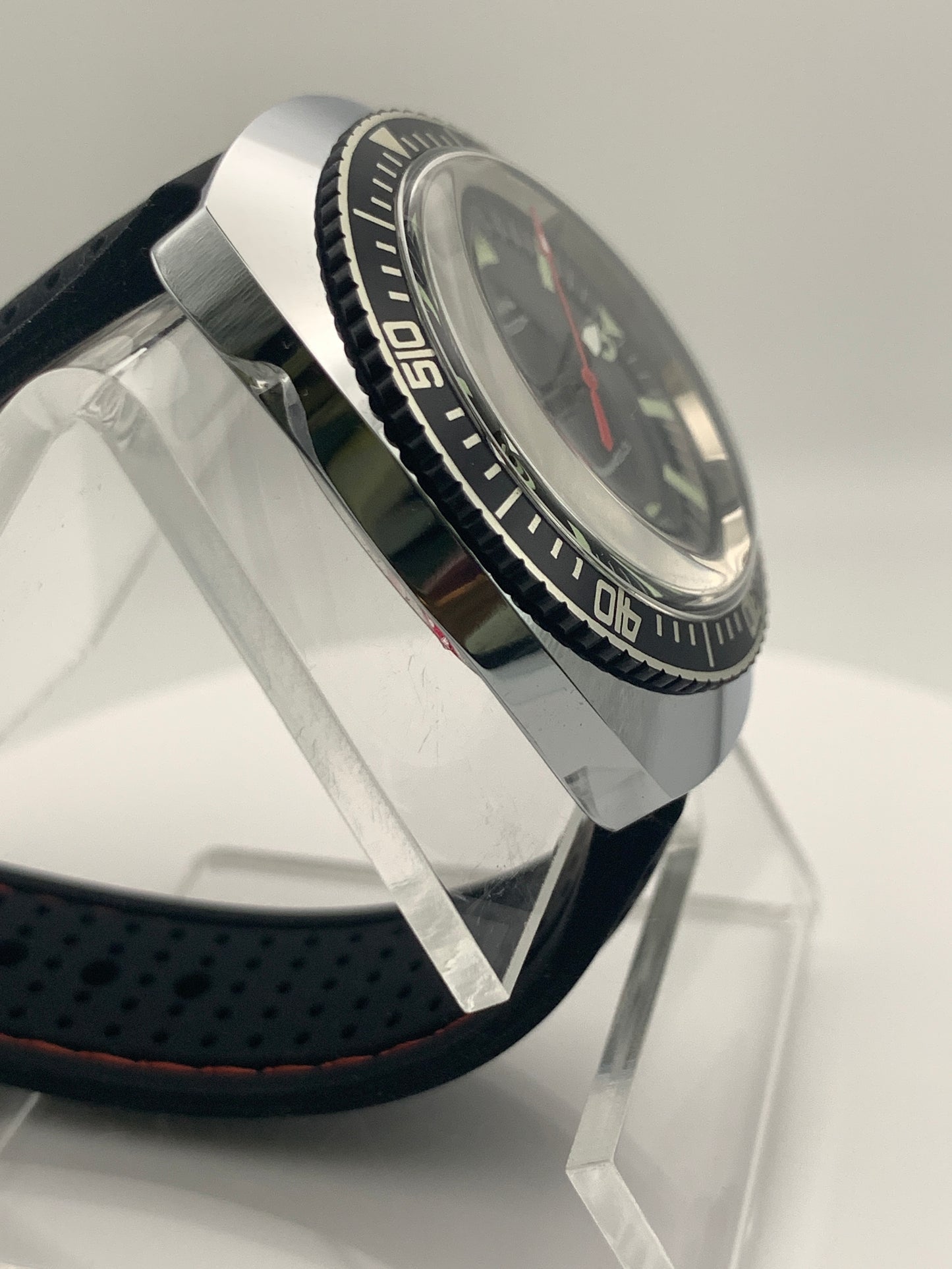 NOS 37mm Gruen Case and Dial. 2 Rubber straps included.
