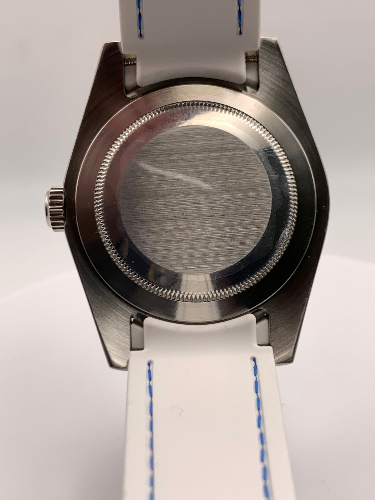 Geometry Lesson. 39mm Stainless steel case. Sapphire crystal. Seiko NH38.