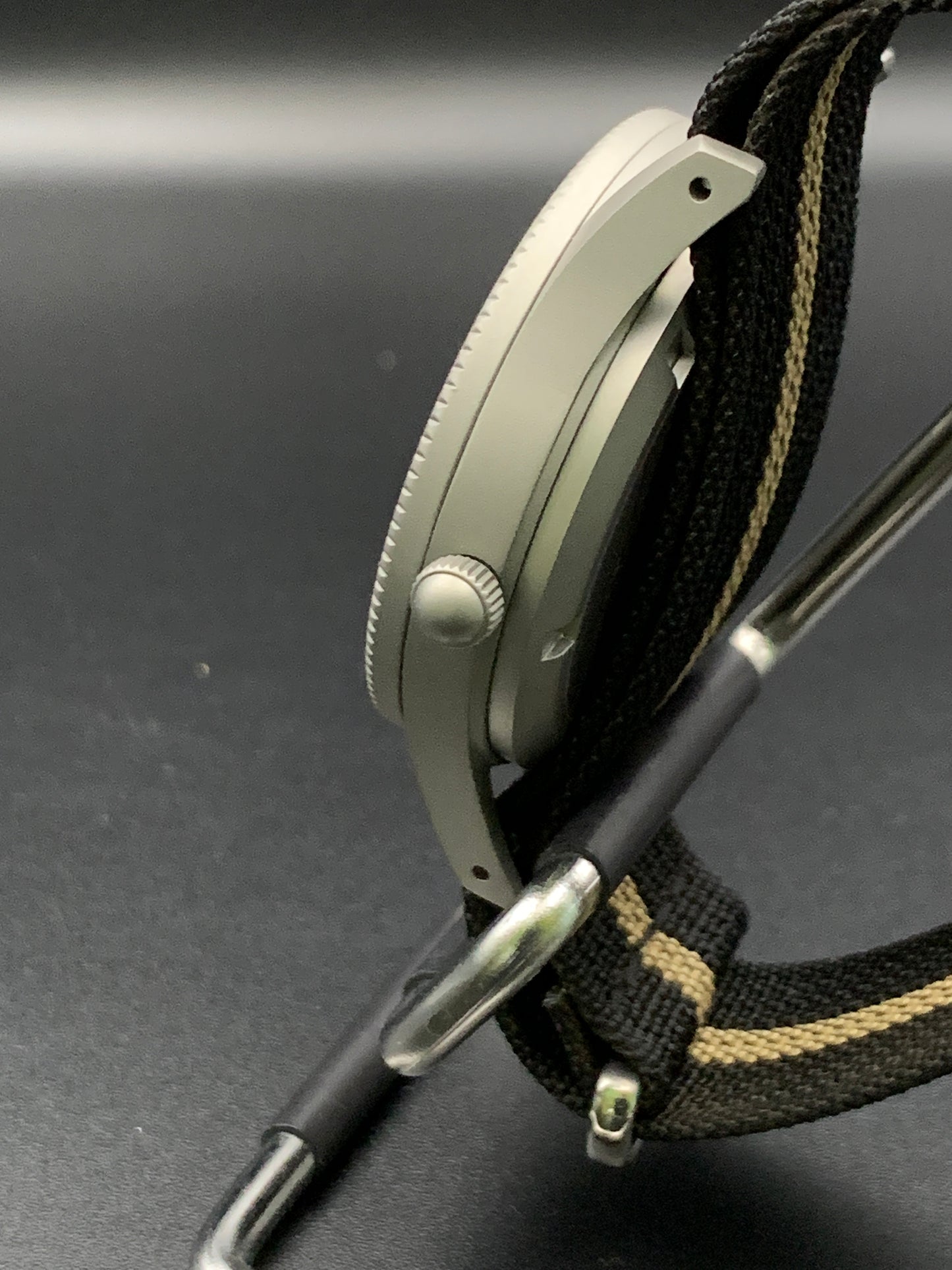 Classic 40mm dive watch.