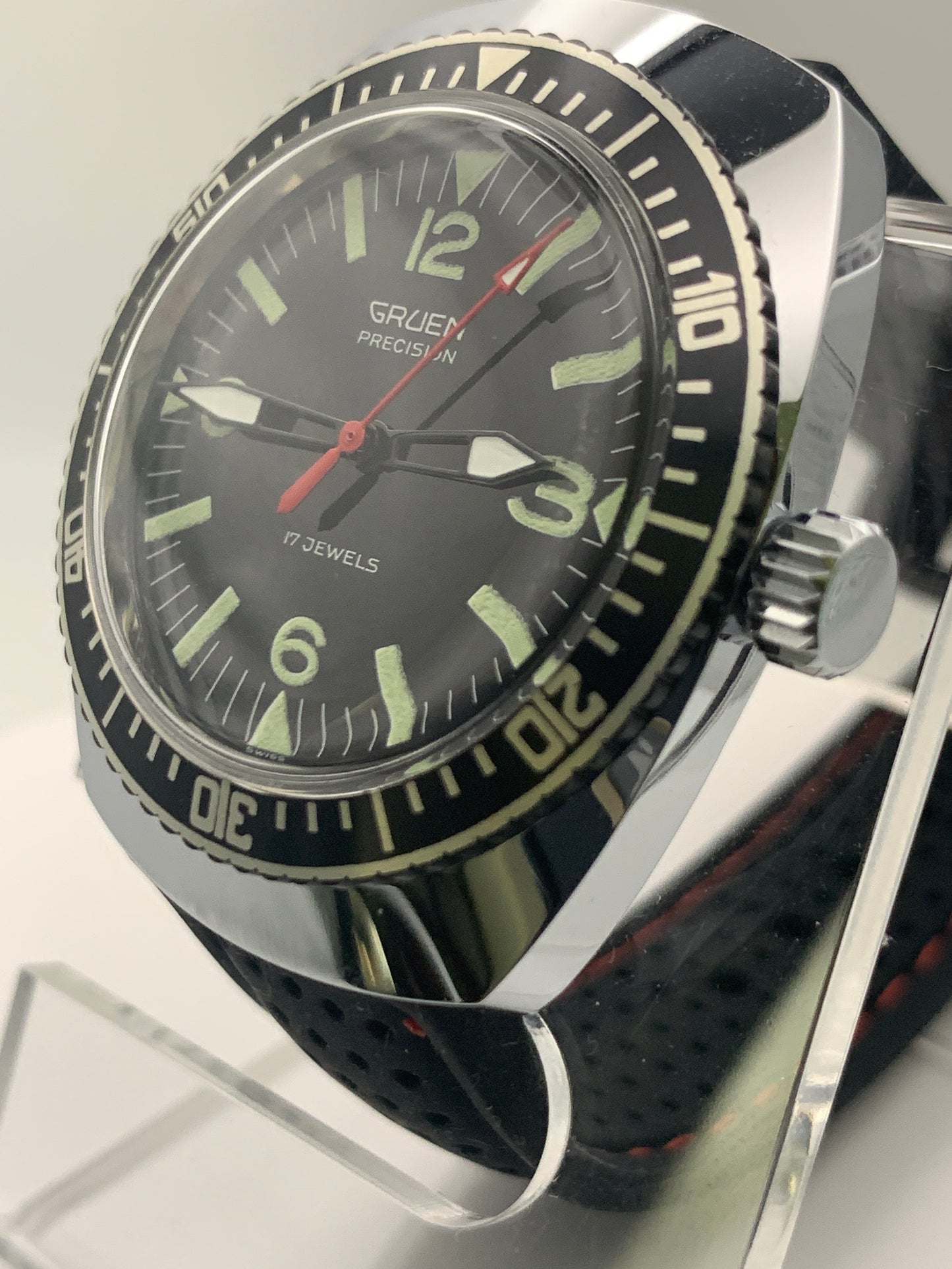 NOS 37mm Gruen Case and Dial. 2 Rubber straps included.