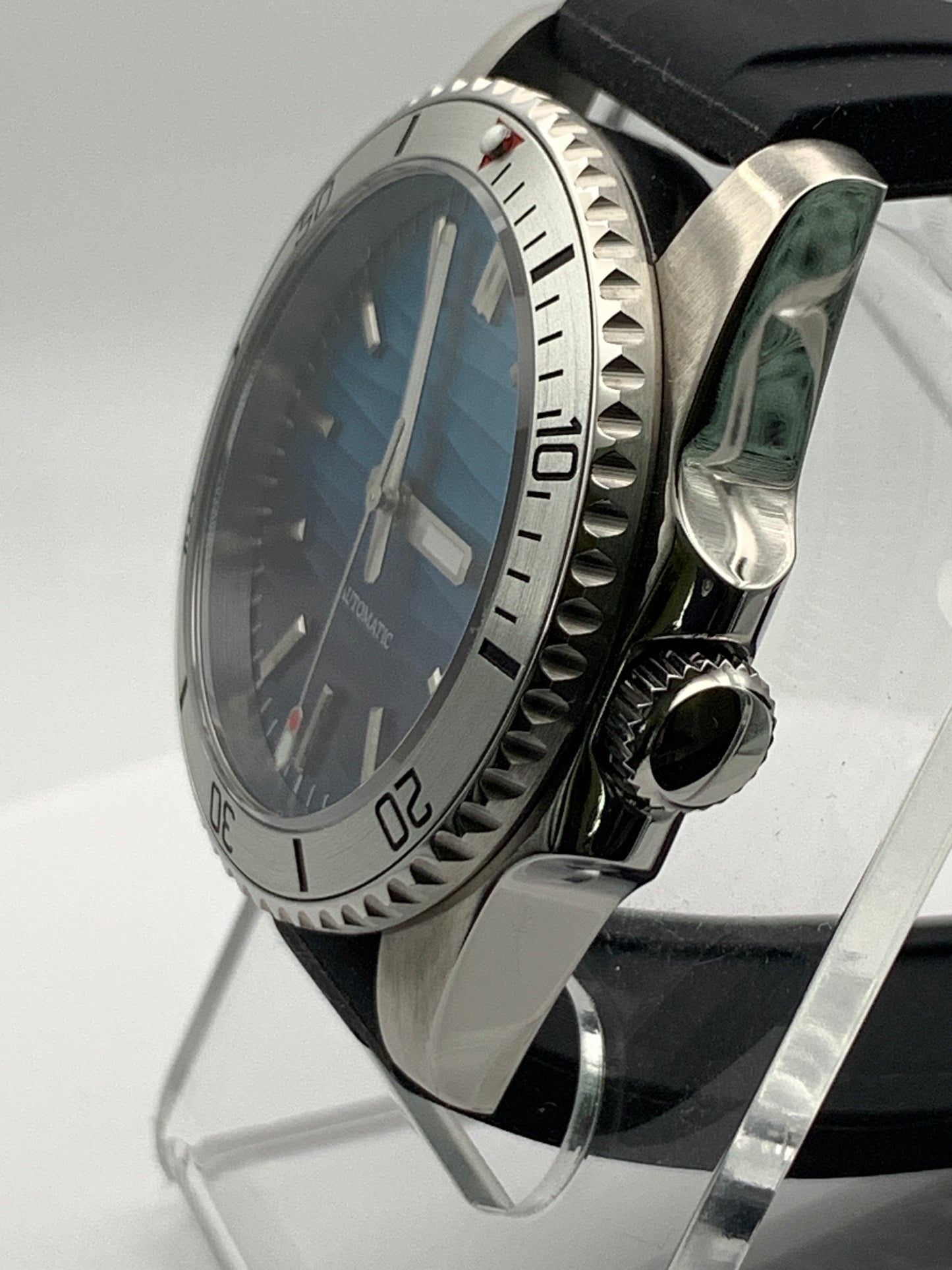 37mm Dive Watch. Blue fade wave dial.