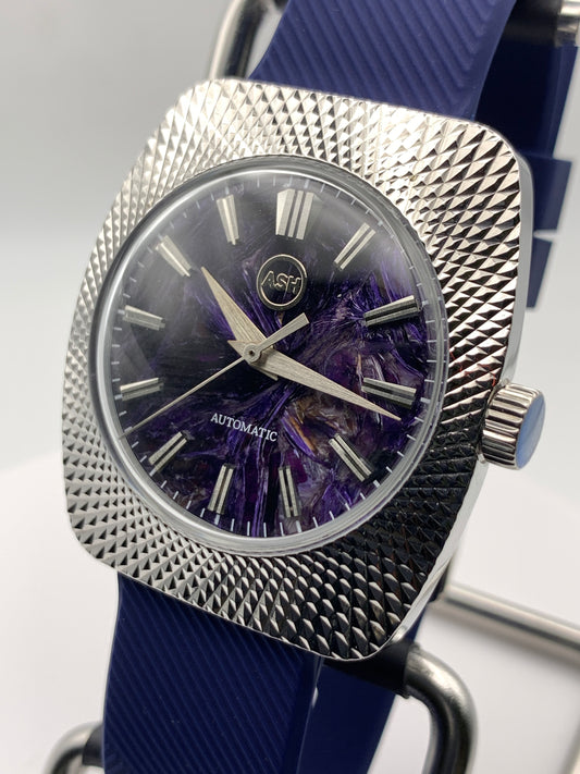 Lily 1.1 - Faceted 37mm stainless steel case. Acrylic domed crystal. Charlotte stone dial. Seiko NH38.
