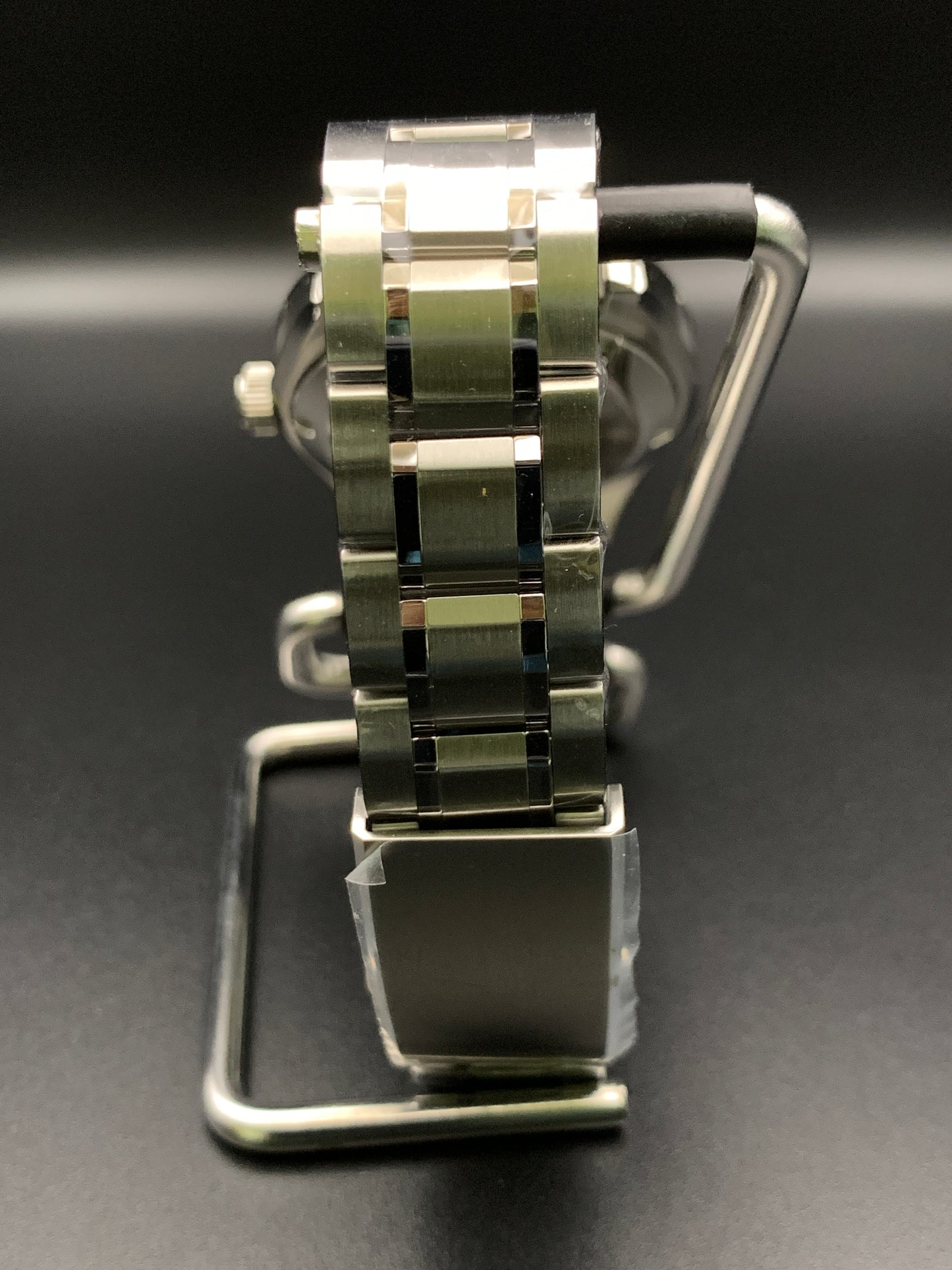 39mm Metallic shades of silver dress watch. Textured dial. Bracelet