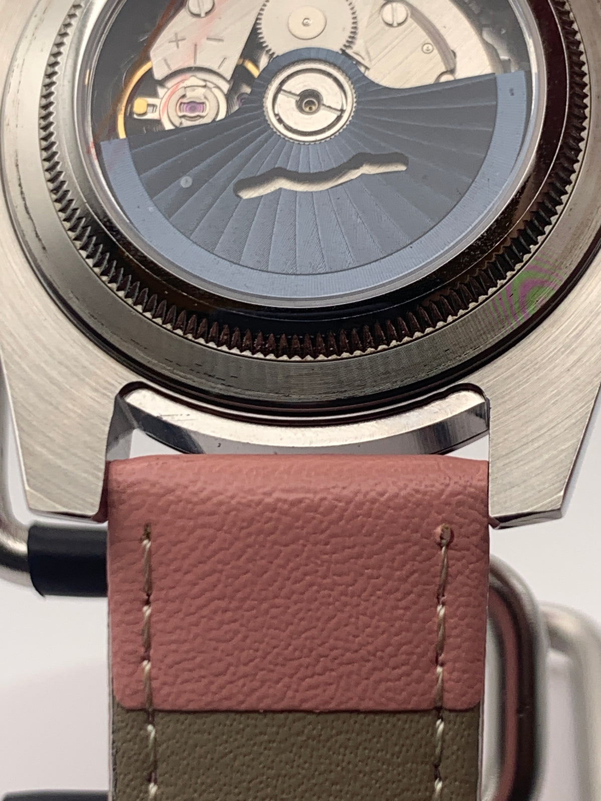 Versailles 1.2 - 39mm Stainless steel case with red gasket. Sapphire crystal. Exhibition case back. Seiko NH38 with blue rotor.
