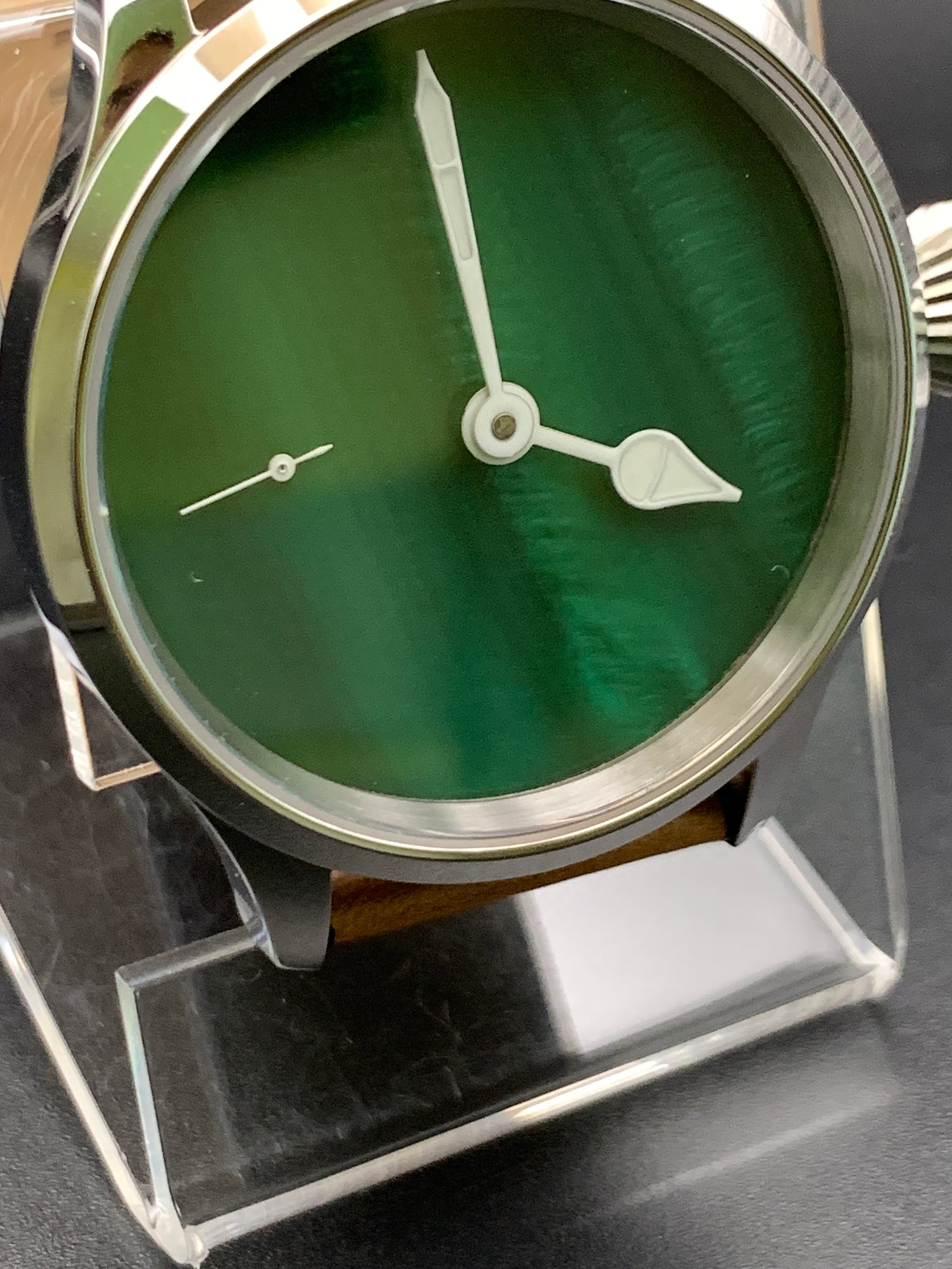 42mm Dark green mother of pearl. Swiss movement.