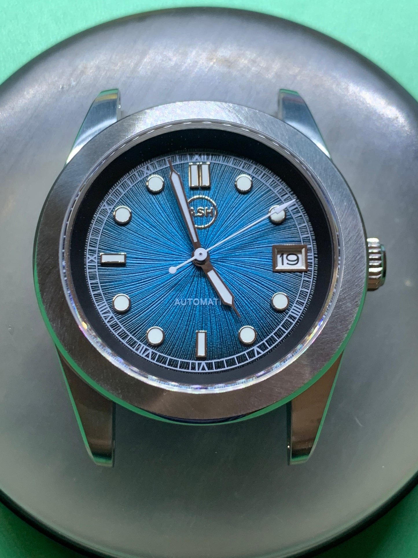 Thalassa - 39mm 3 piece stainless steel case. Sapphire crystal. Seiko NH35.