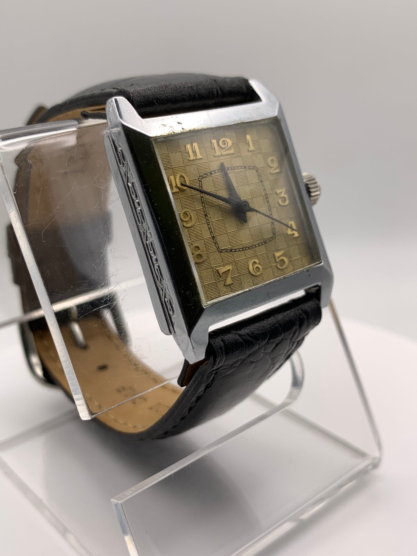 Feather. Heavy patina vintage hinged brass case. 25 x 33mm. Beautiful figured vintage dial. Acrylic crystal. Miyota 2036 quartz movement.