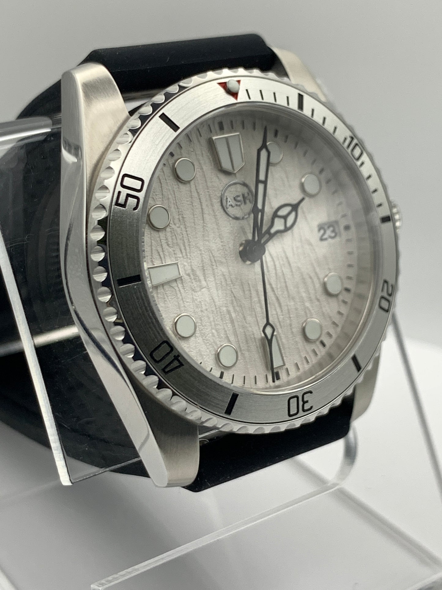 36mm Dive Watch. Textured dial.
