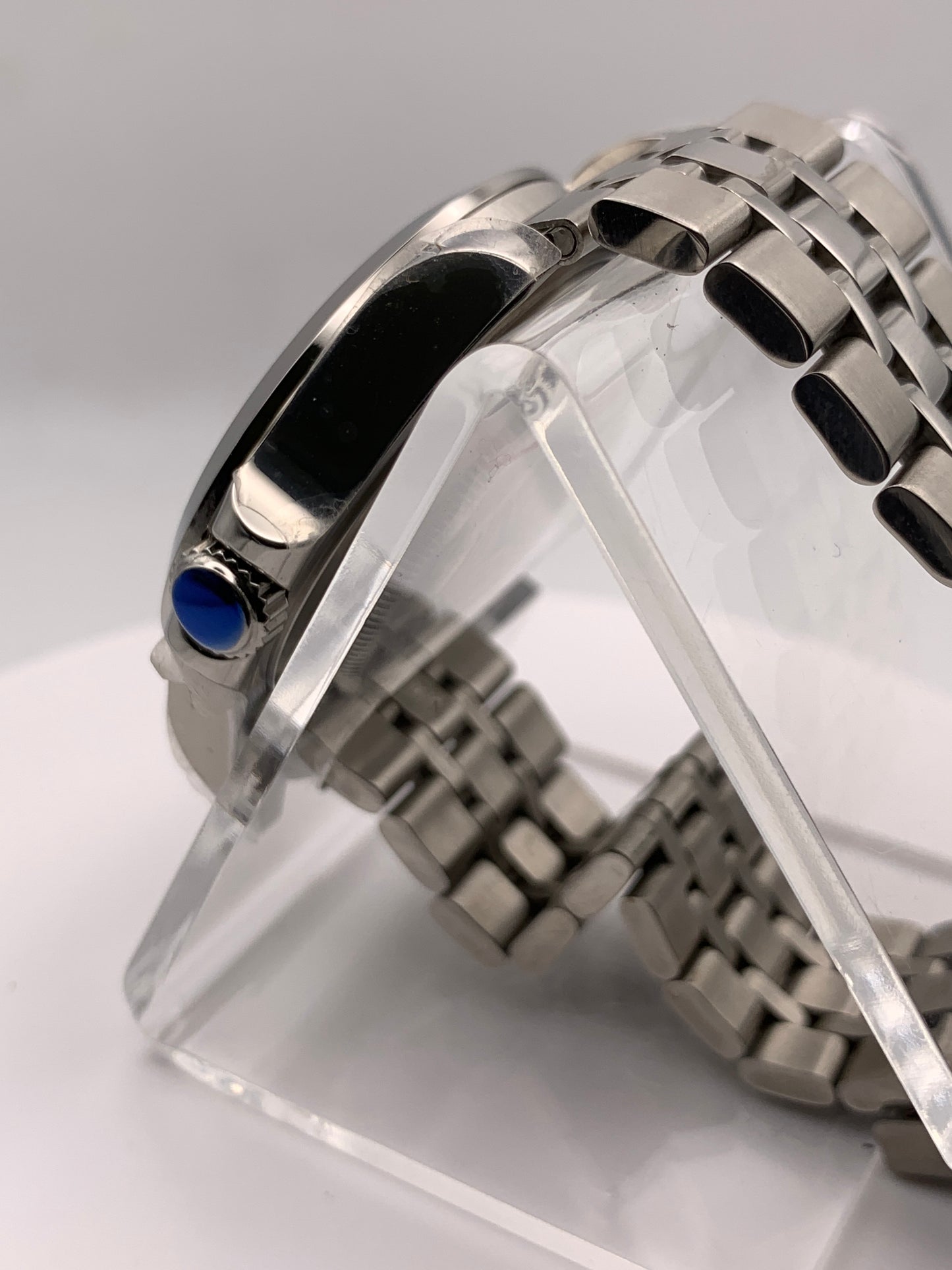 Party Favor. 39mm Stainless Steel Case. Sapphire crystal. Seiko NH35 automatic.