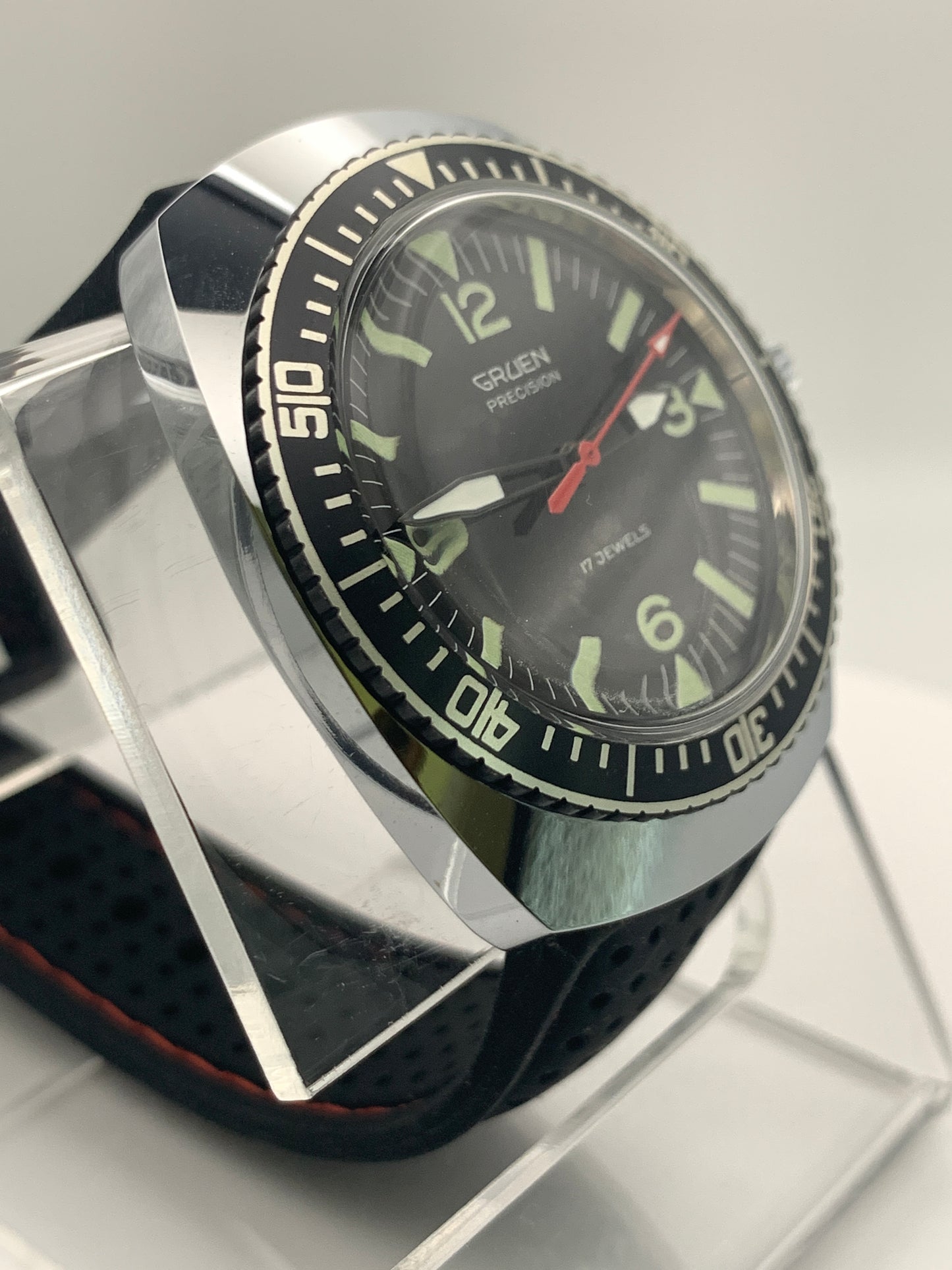 NOS 37mm Gruen Case and Dial. 2 Rubber straps included.