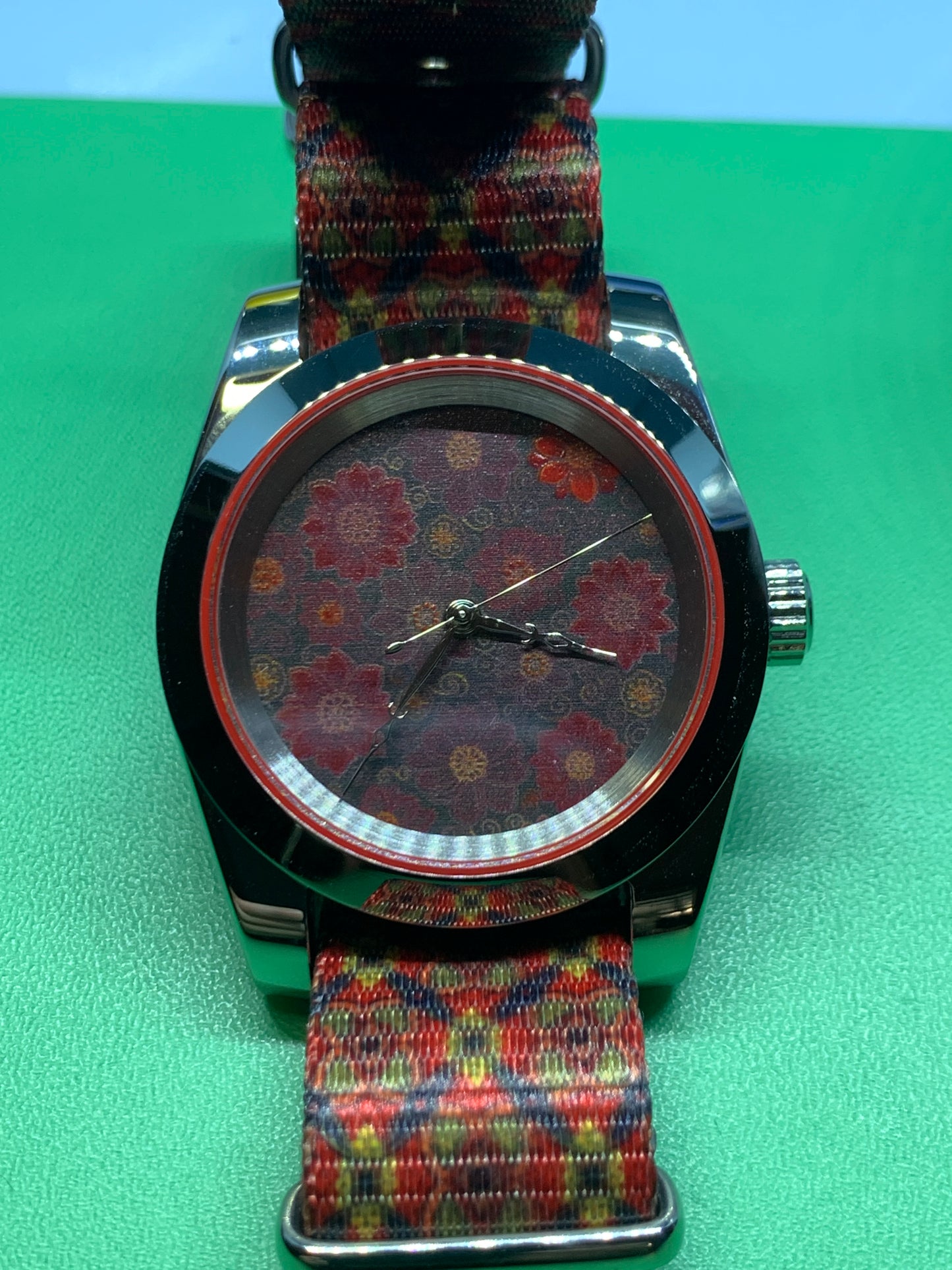 Brocade. 39mm stainless steel case. Sapphire crystal. Seiko NH38.