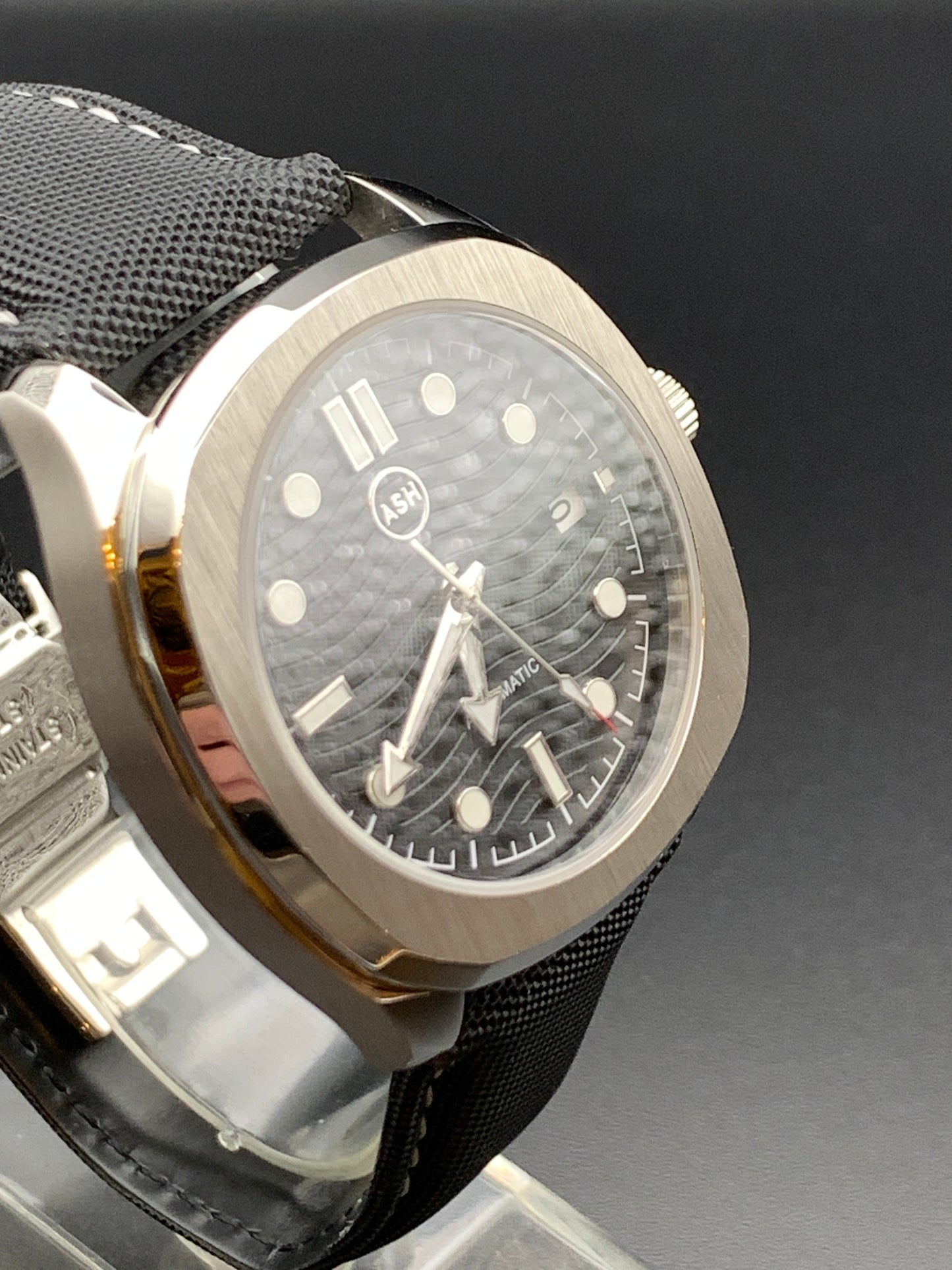 Black Waves Dial Wristwatch. Seiko NH35 Automatic.