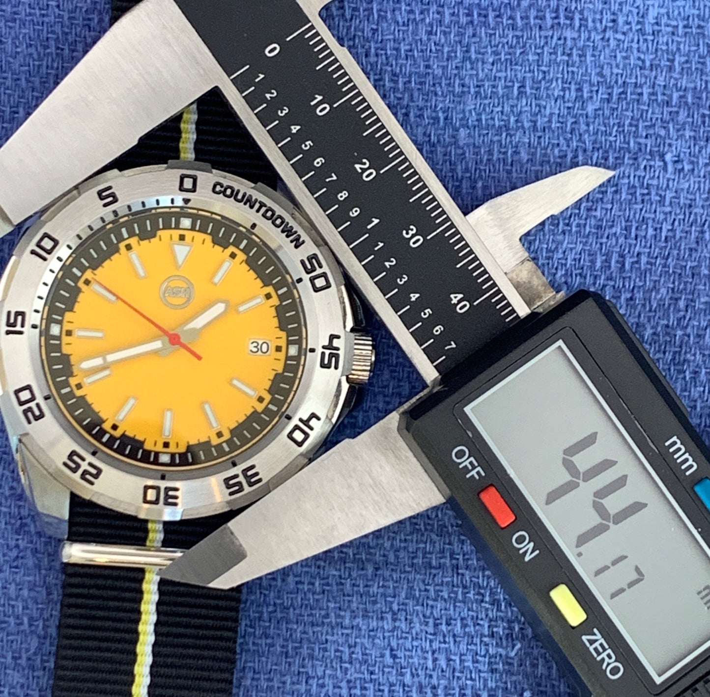 Yellow Countdown Sport Wristwatch Seiko NH35