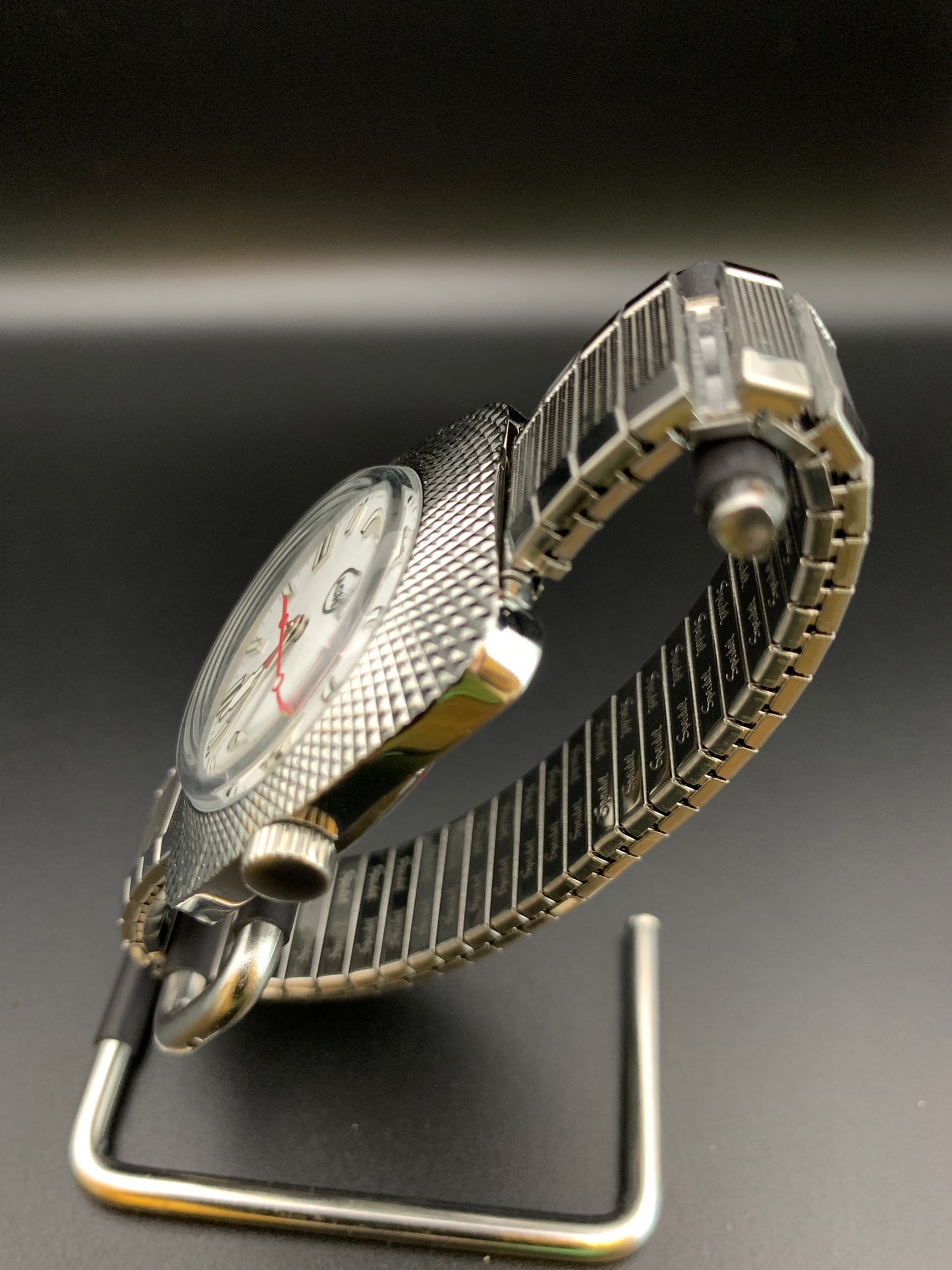 Vintage style faceted case wristwatch. Seiko NH38.