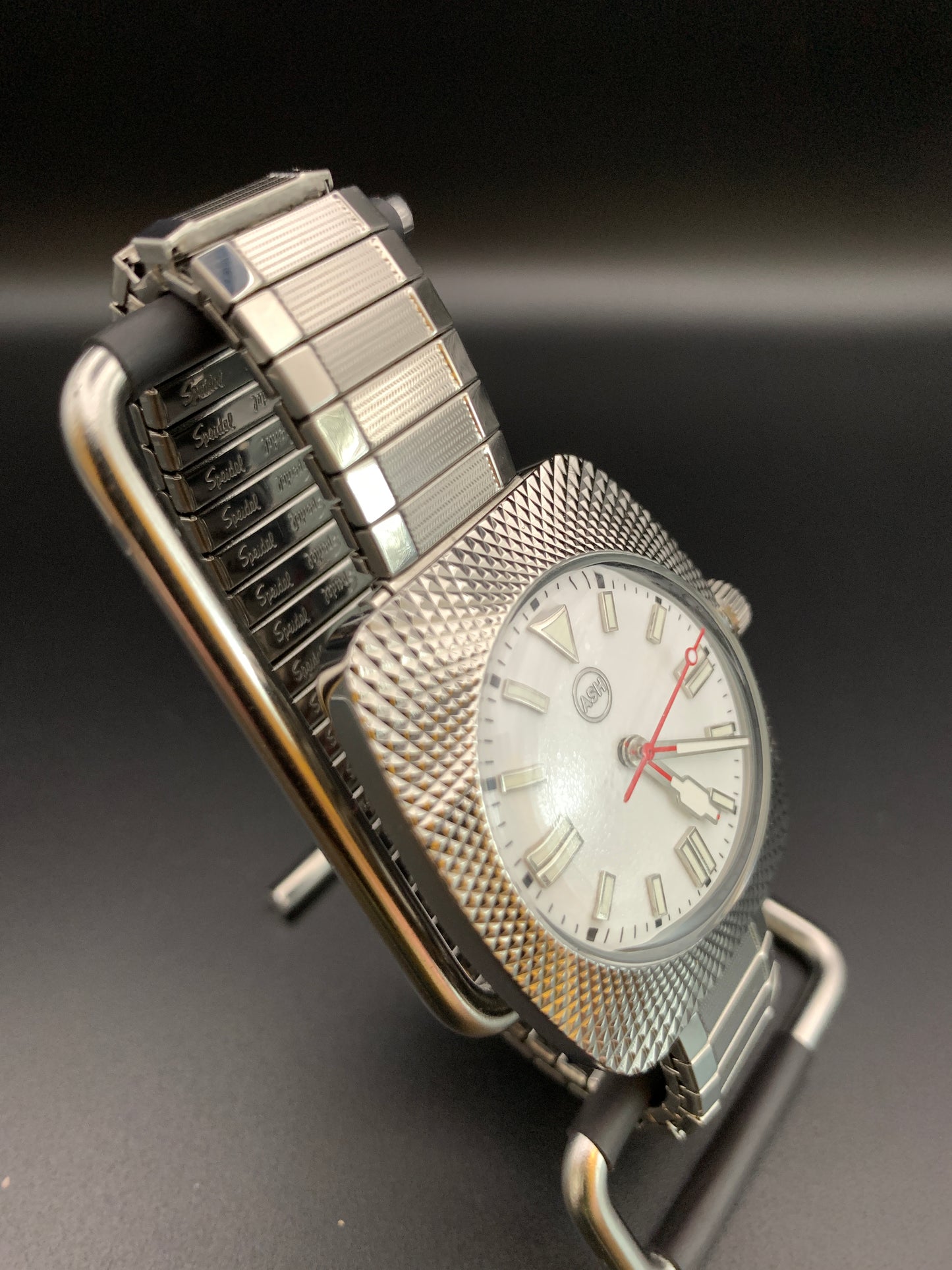 Vintage style faceted case wristwatch. Seiko NH38.