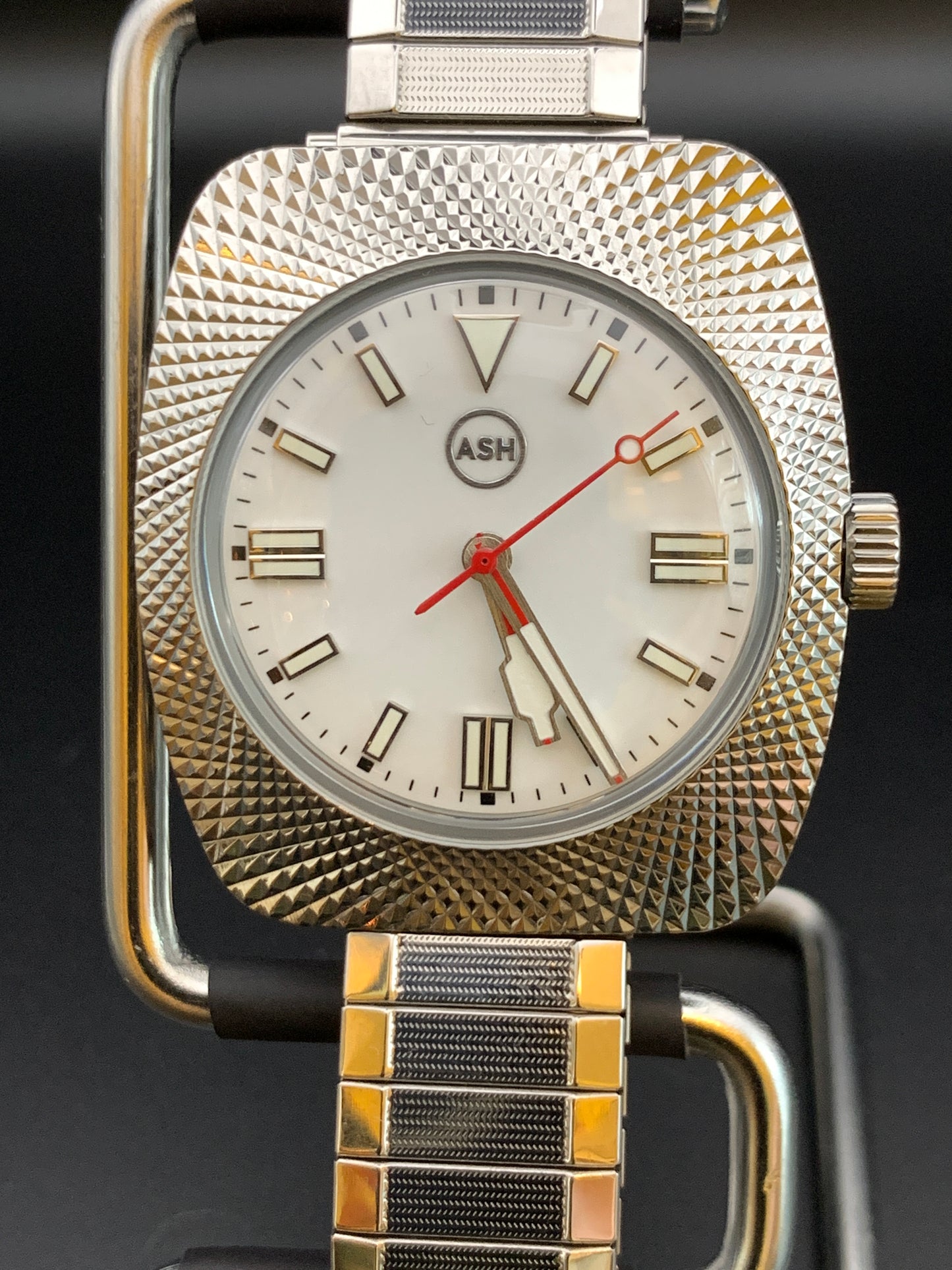 Vintage style faceted case wristwatch. Seiko NH38.