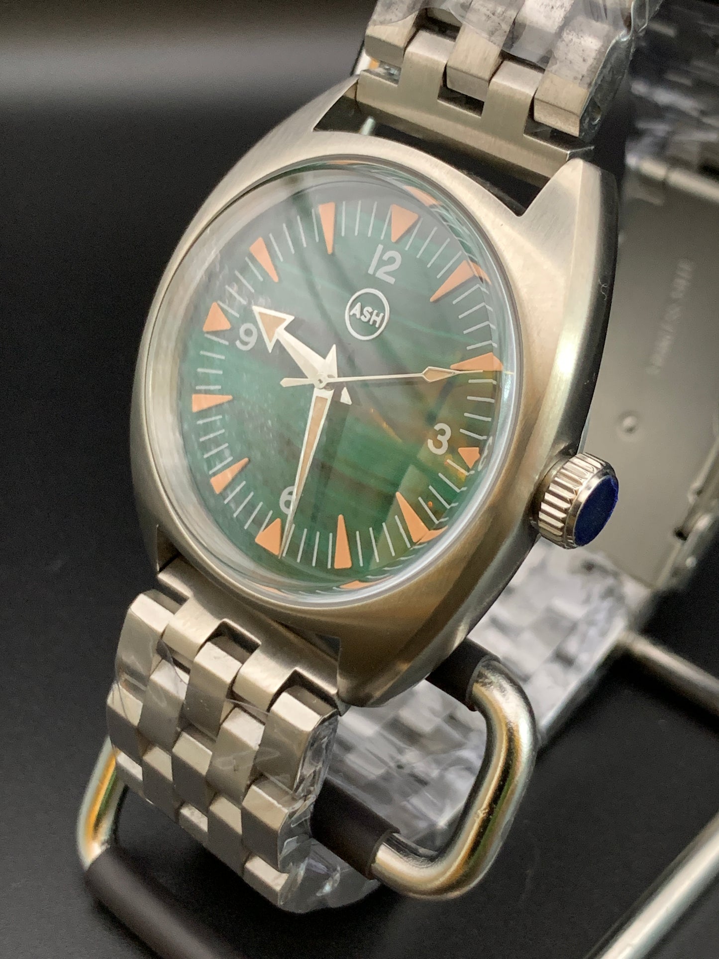 Green and Orange Sport Watch. Bracelet. Seiko NH38