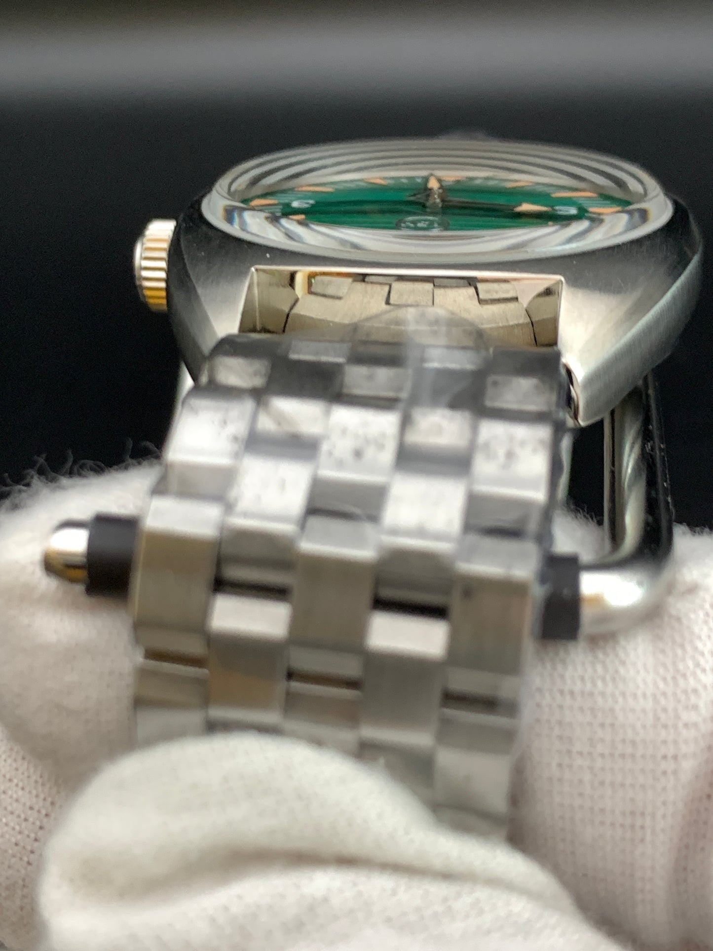 Green and Orange Sport Watch. Bracelet. Seiko NH38