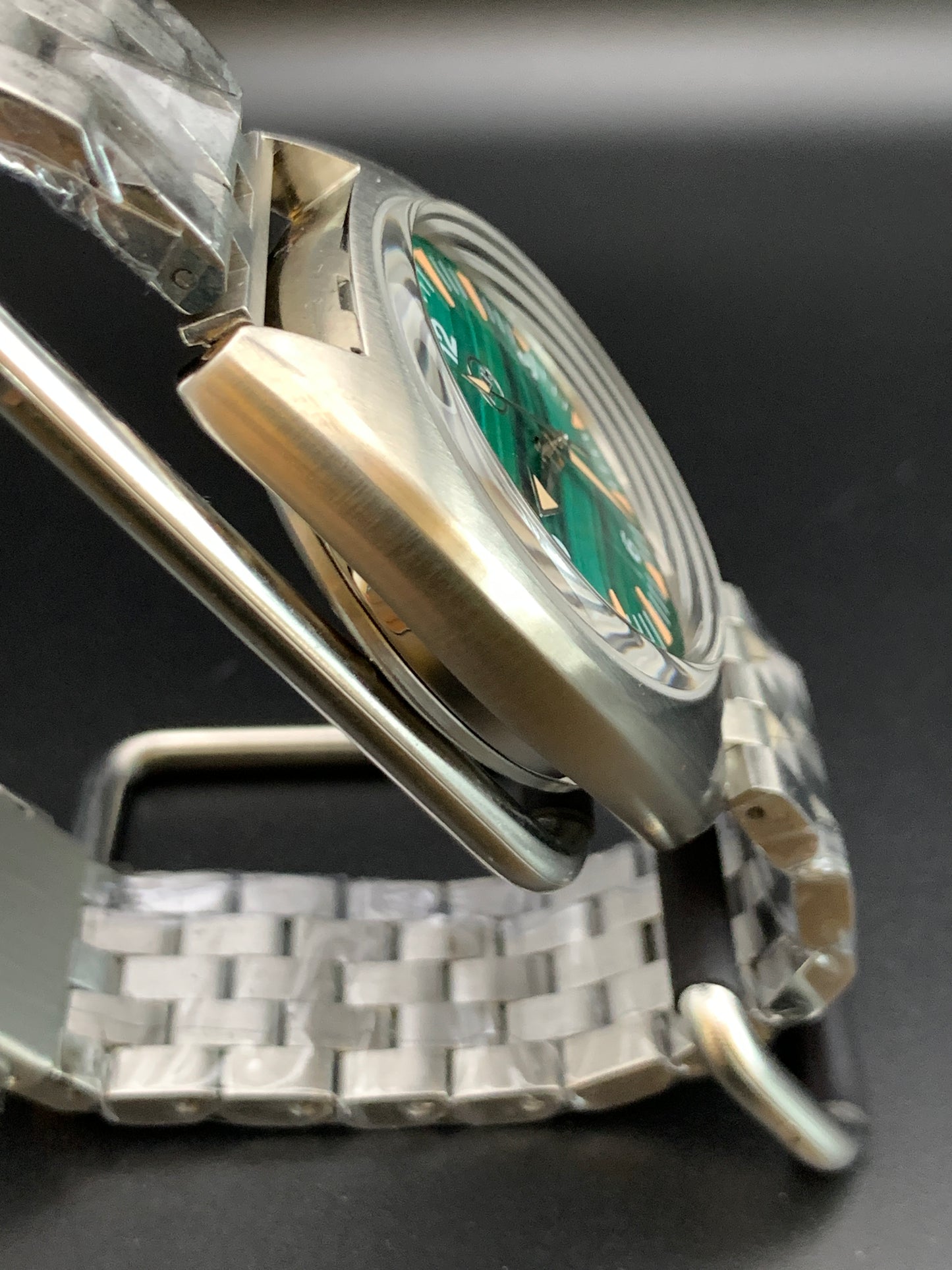 Green and Orange Sport Watch. Bracelet. Seiko NH38