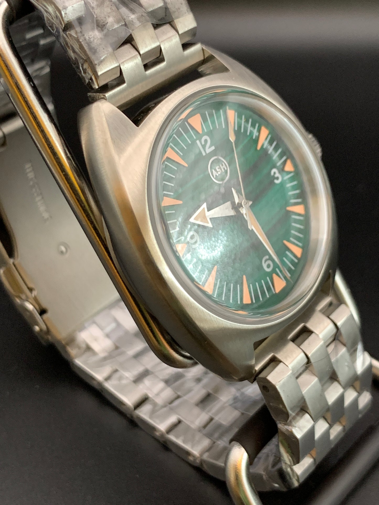 Green and Orange Sport Watch. Bracelet. Seiko NH38