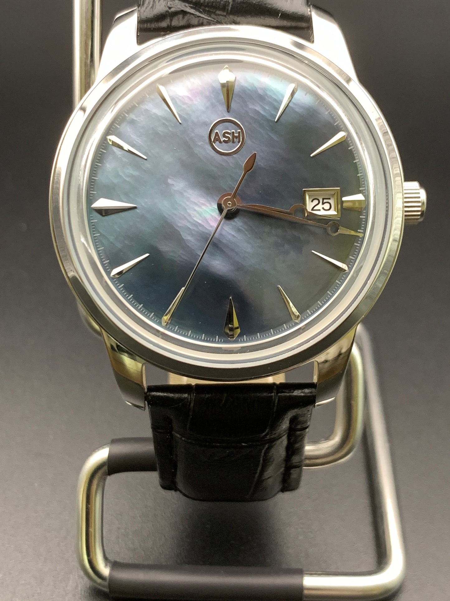 Stunning Mother of Pearl Domed Crystal Dress Watch. Seiko NH35
