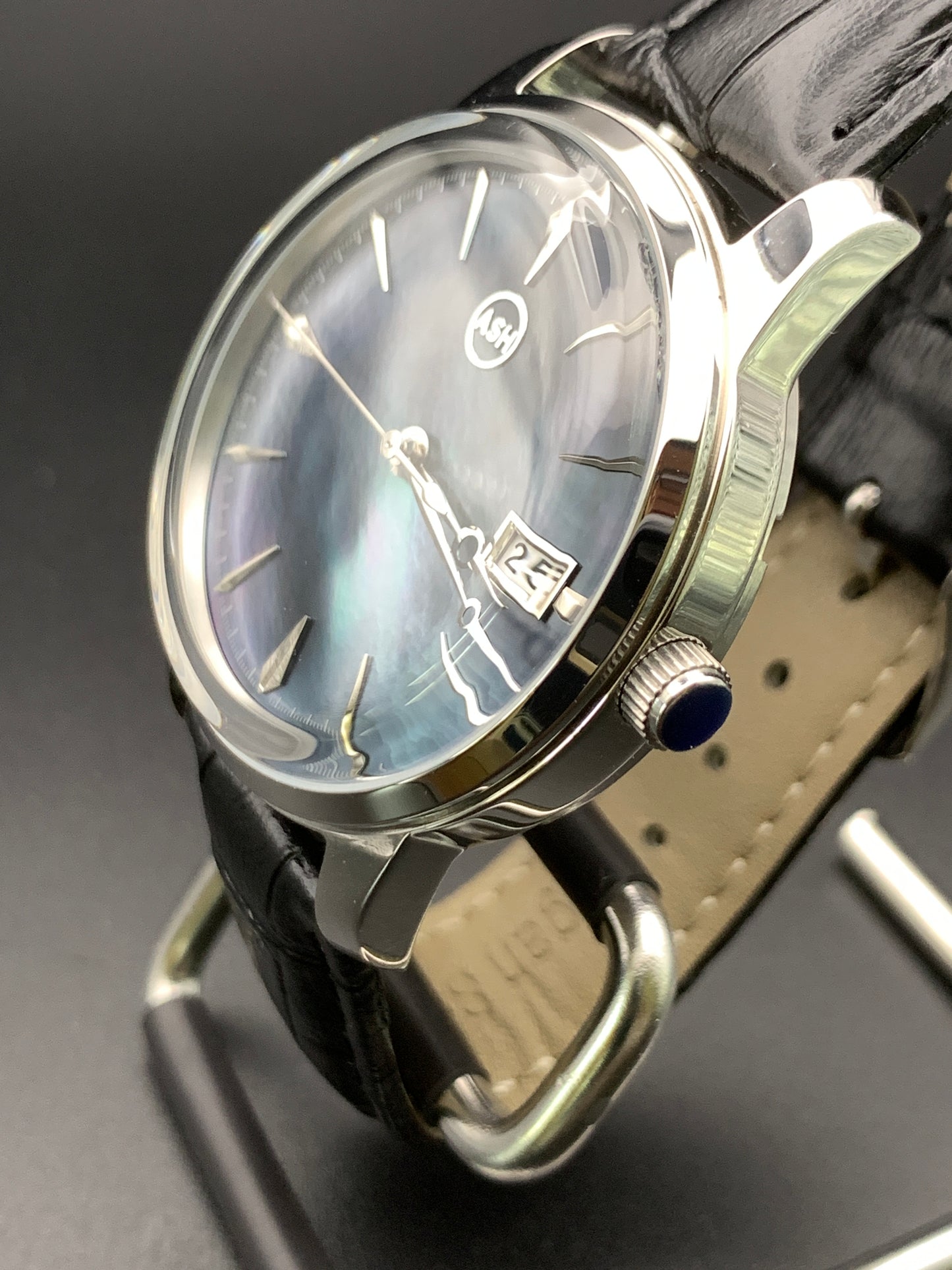 Stunning Mother of Pearl Domed Crystal Dress Watch. Seiko NH35