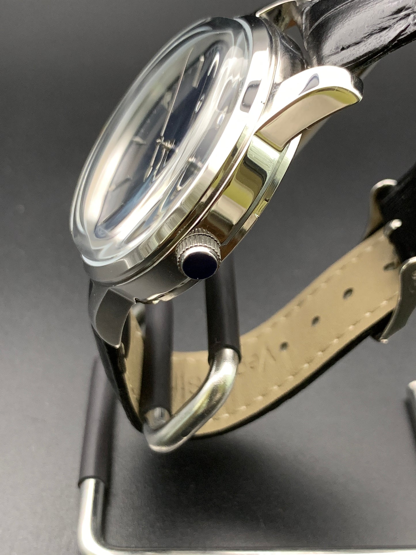 Stunning Mother of Pearl Domed Crystal Dress Watch. Seiko NH35
