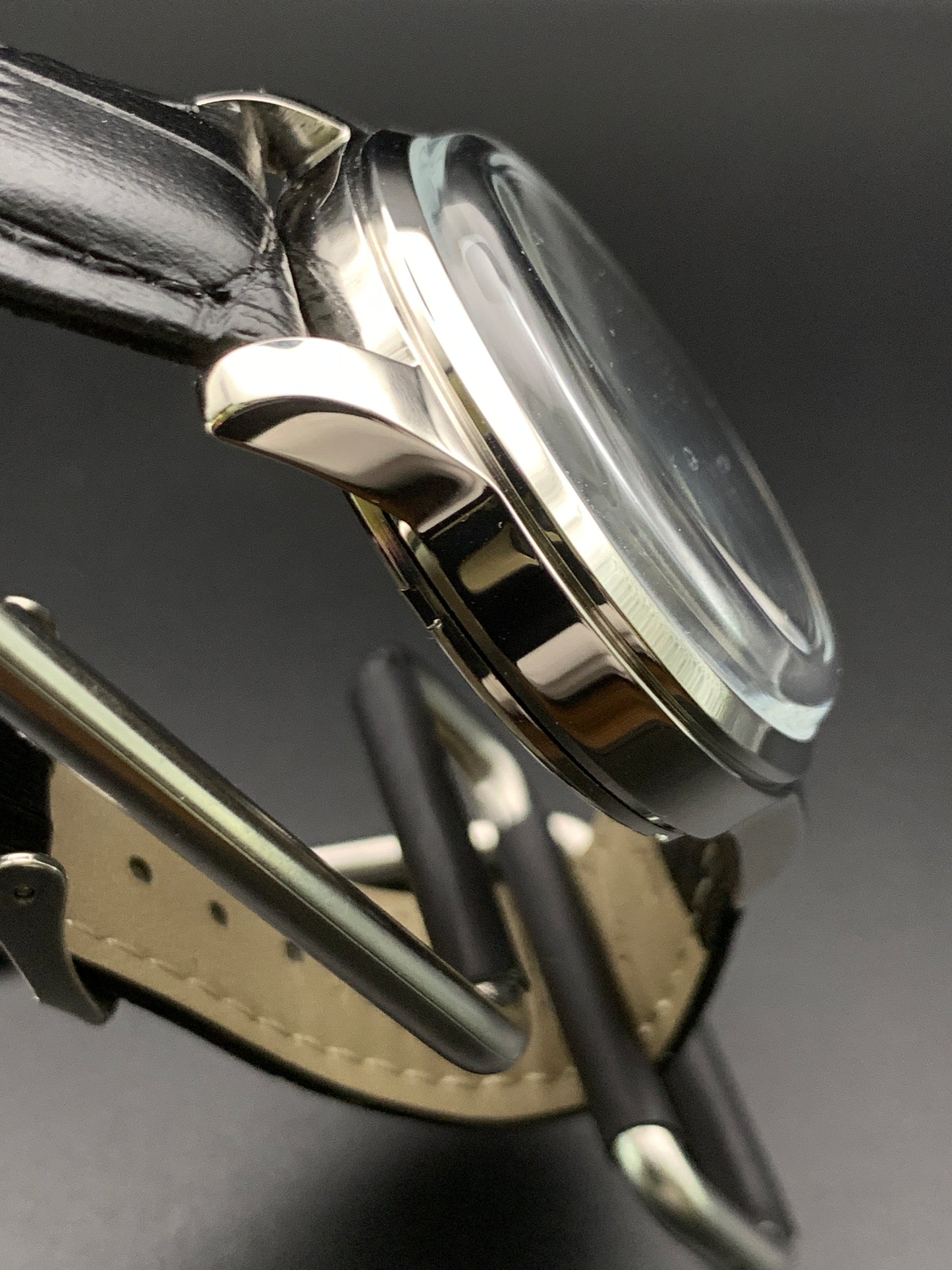 Stunning Mother of Pearl Domed Crystal Dress Watch. Seiko NH35