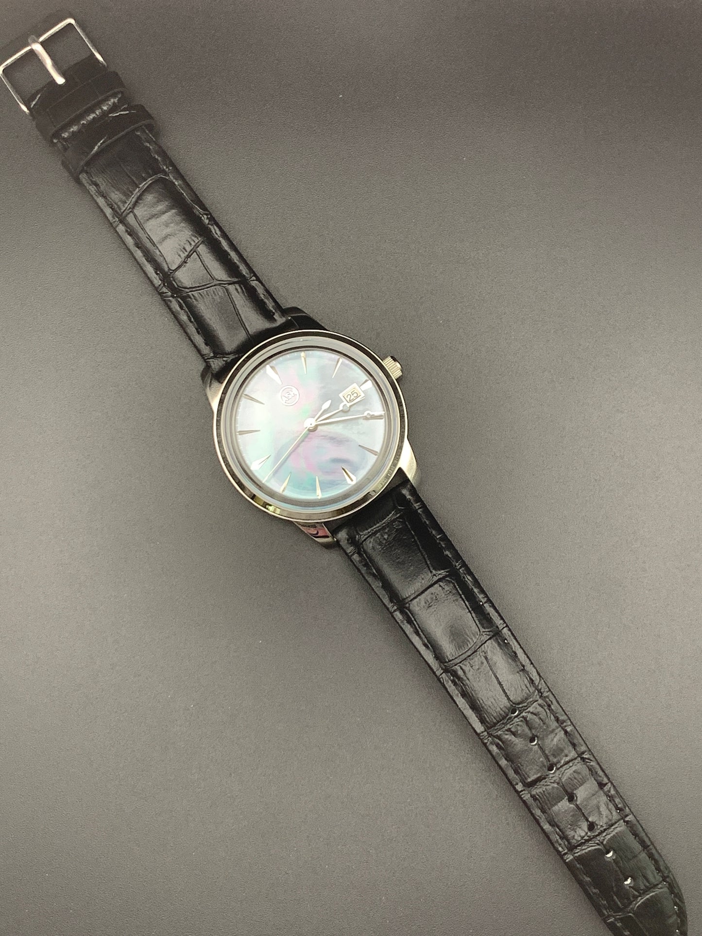 Stunning Mother of Pearl Domed Crystal Dress Watch. Seiko NH35