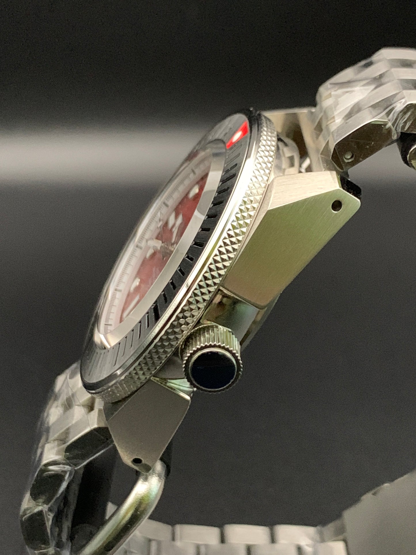 Crimson King Samurai Style. Brushed Bracelet. Seiko NH35 Automatic