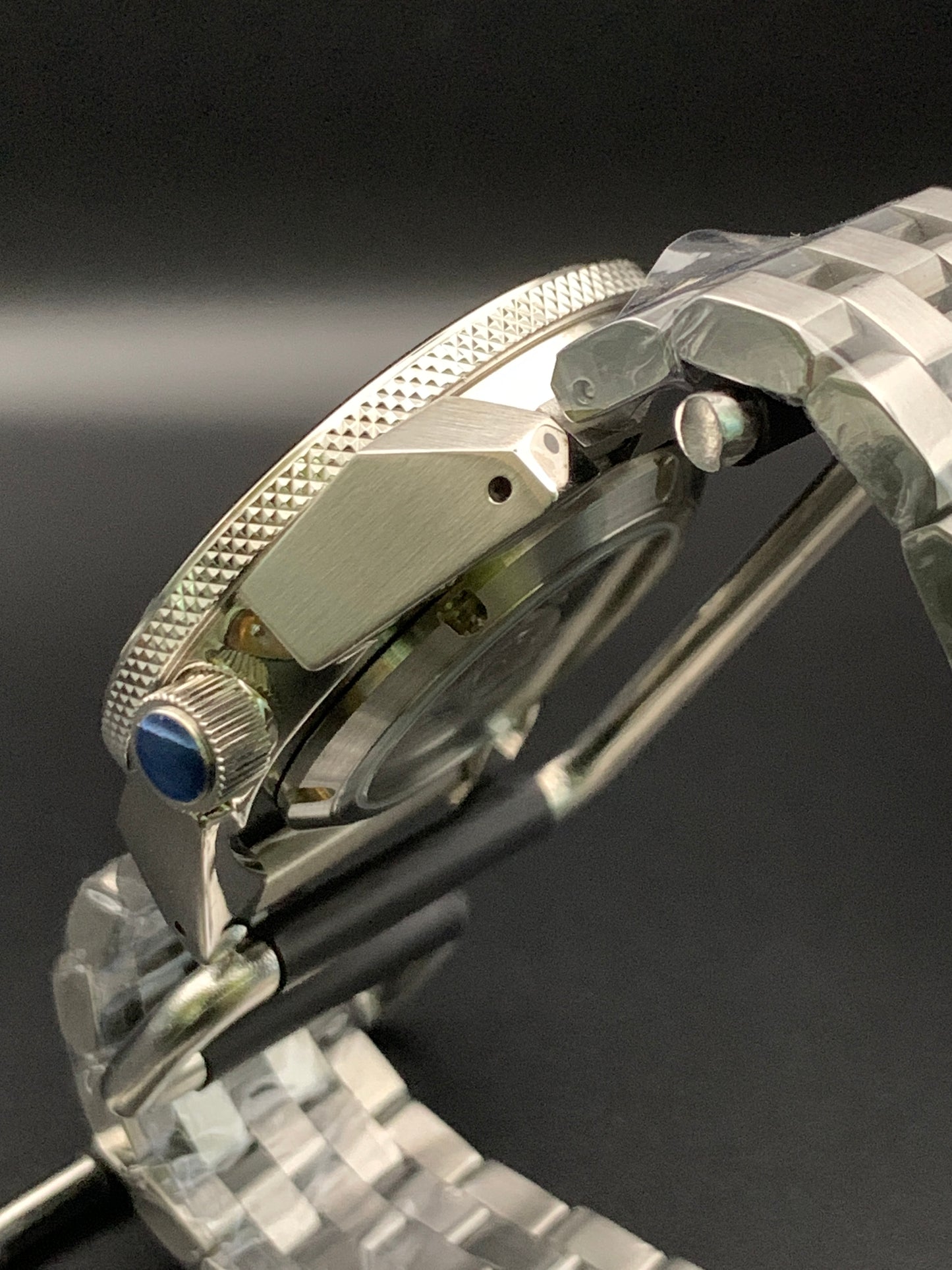 Crimson King Samurai Style. Brushed Bracelet. Seiko NH35 Automatic