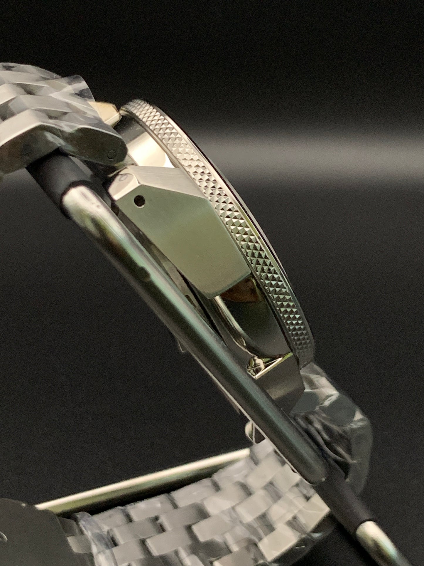 Crimson King Samurai Style. Brushed Bracelet. Seiko NH35 Automatic