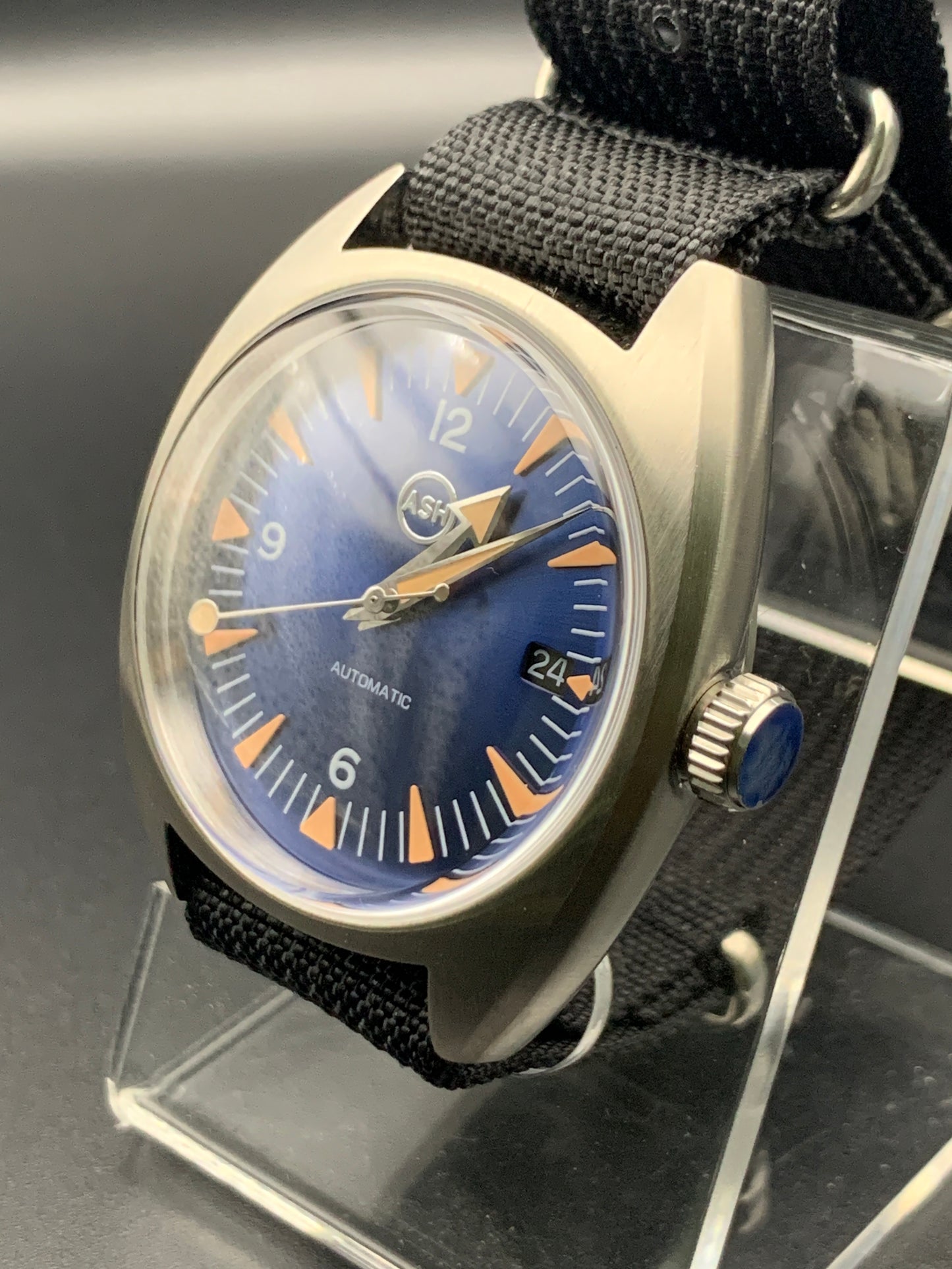 Blue sunray 39mm sport watch. Domed sapphire. Seiko NH35