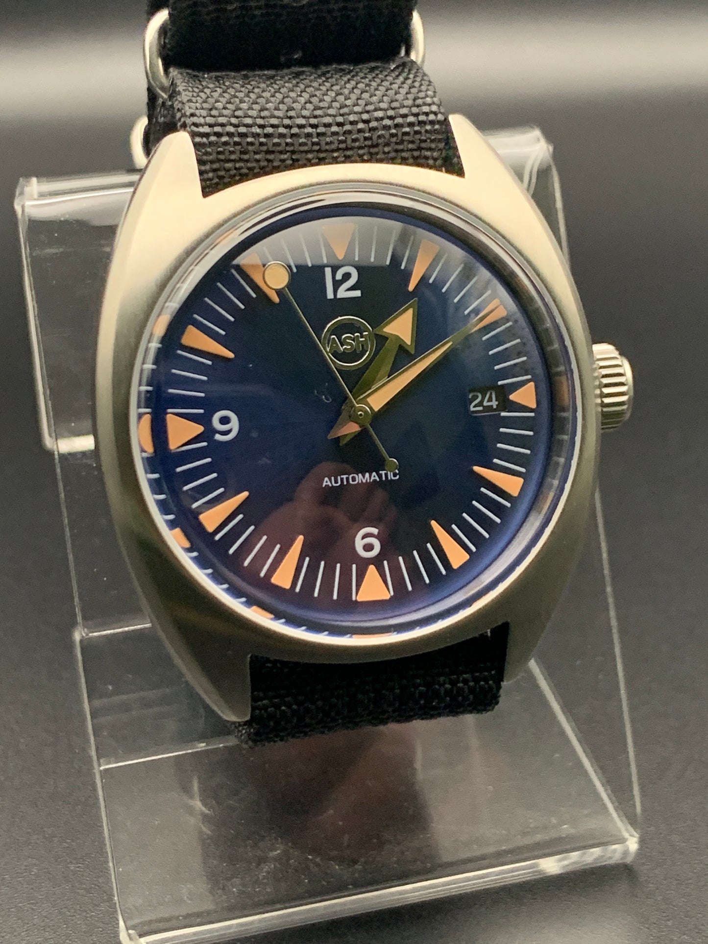 Blue sunray 39mm sport watch. Domed sapphire. Seiko NH35