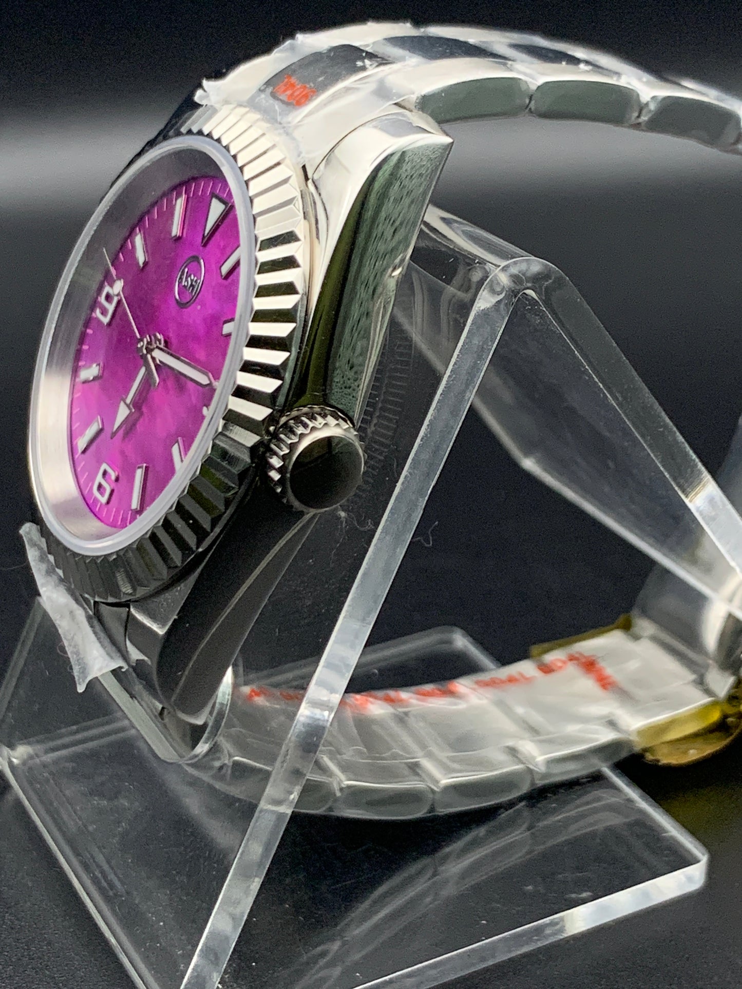 Fuchsia mother of pearl sport watch. Fluted bezel. Bracelet. Seiko NH38. Sapphire crystal.
