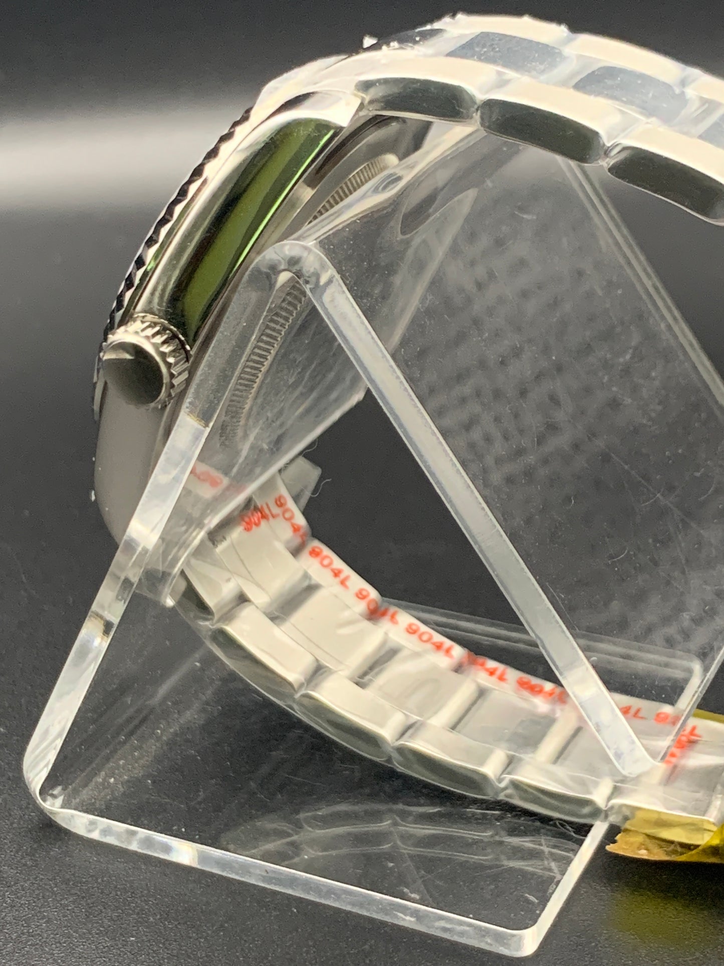Fuchsia mother of pearl sport watch. Fluted bezel. Bracelet. Seiko NH38. Sapphire crystal.