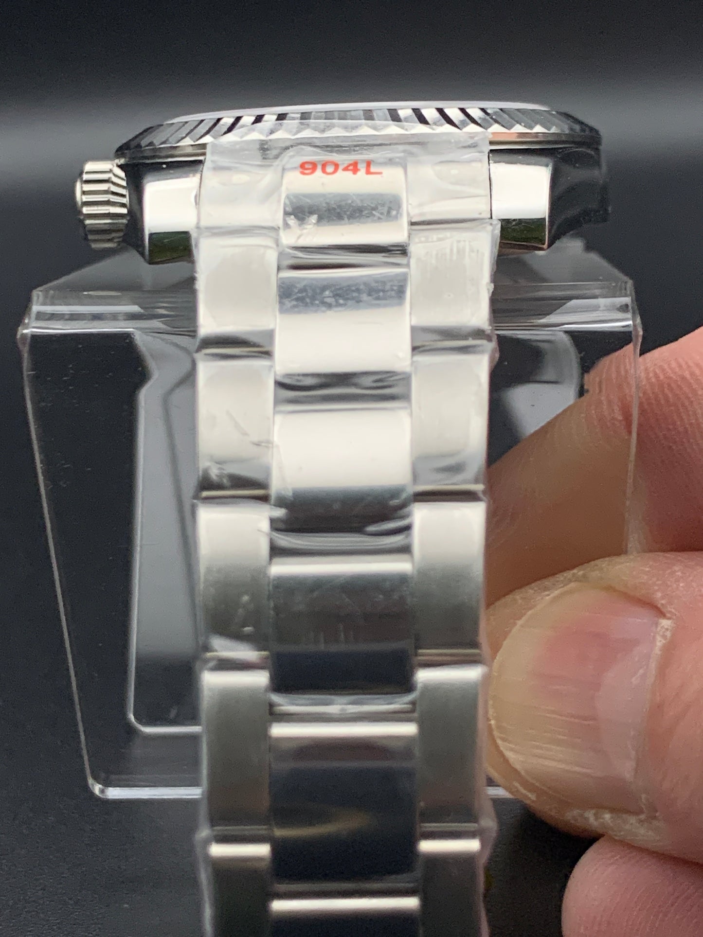Fuchsia mother of pearl sport watch. Fluted bezel. Bracelet. Seiko NH38. Sapphire crystal.