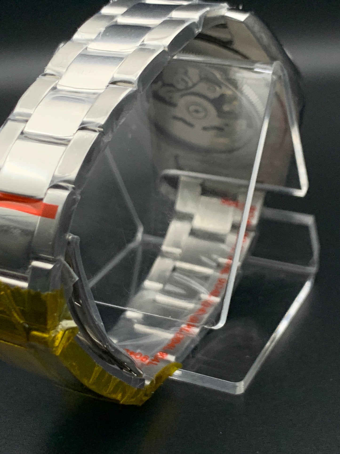 Fuchsia mother of pearl sport watch. Fluted bezel. Bracelet. Seiko NH38. Sapphire crystal.