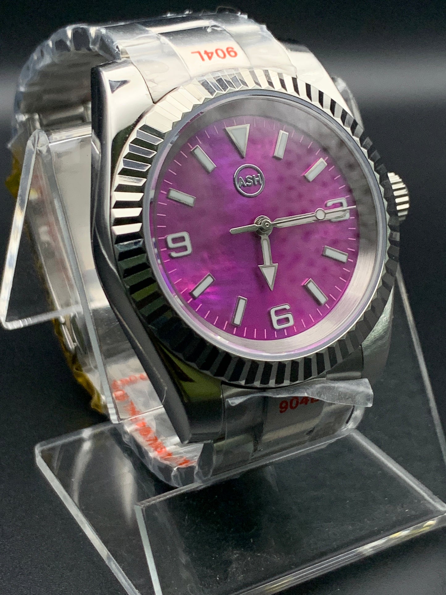 Fuchsia mother of pearl sport watch. Fluted bezel. Bracelet. Seiko NH38. Sapphire crystal.