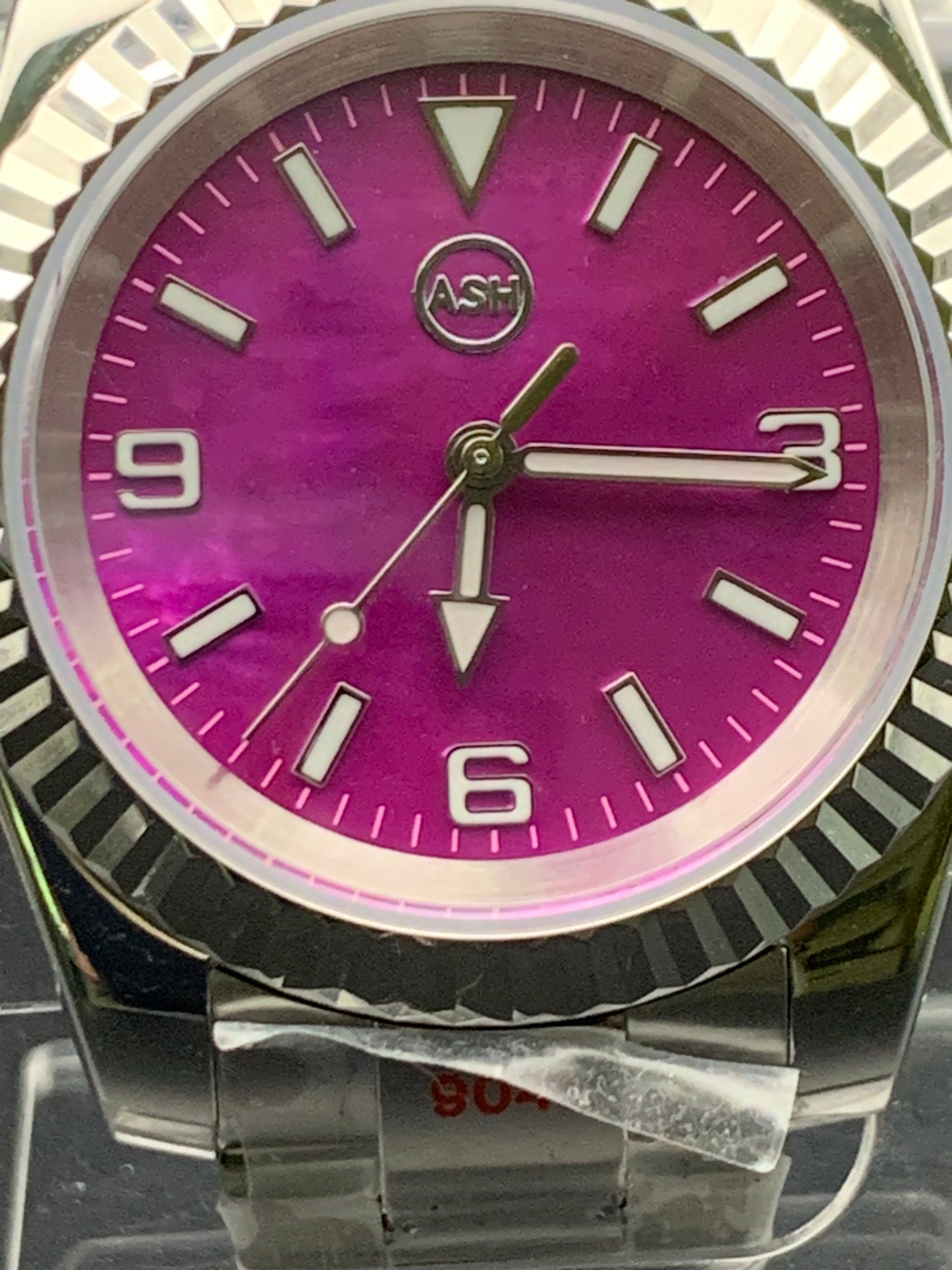 Fuchsia mother of pearl sport watch. Fluted bezel. Bracelet. Seiko NH38. Sapphire crystal.
