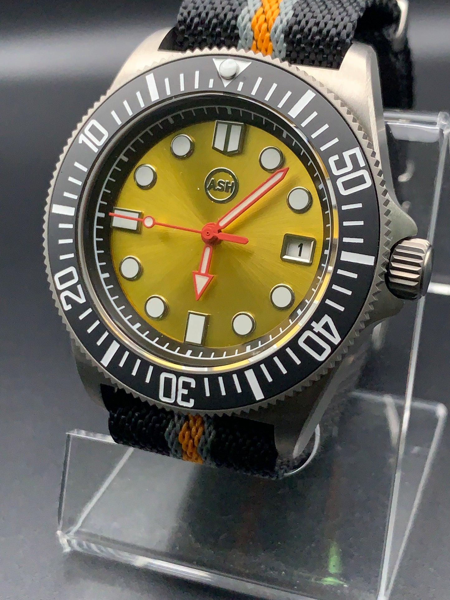 Titanium 42mm dive watch. Fixed lugs. Sapphire crystal. Seiko NH35. 200m water resistance.