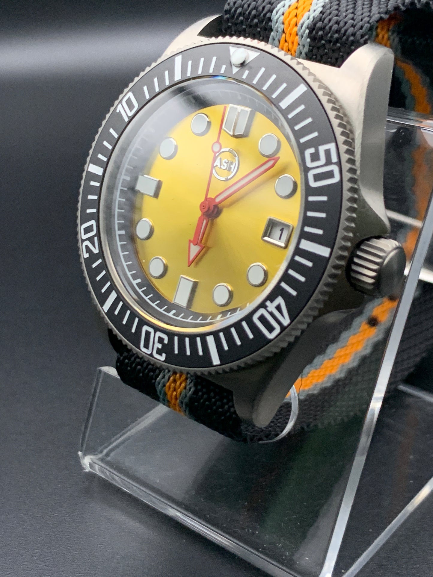 Titanium 42mm dive watch. Fixed lugs. Sapphire crystal. Seiko NH35. 200m water resistance.