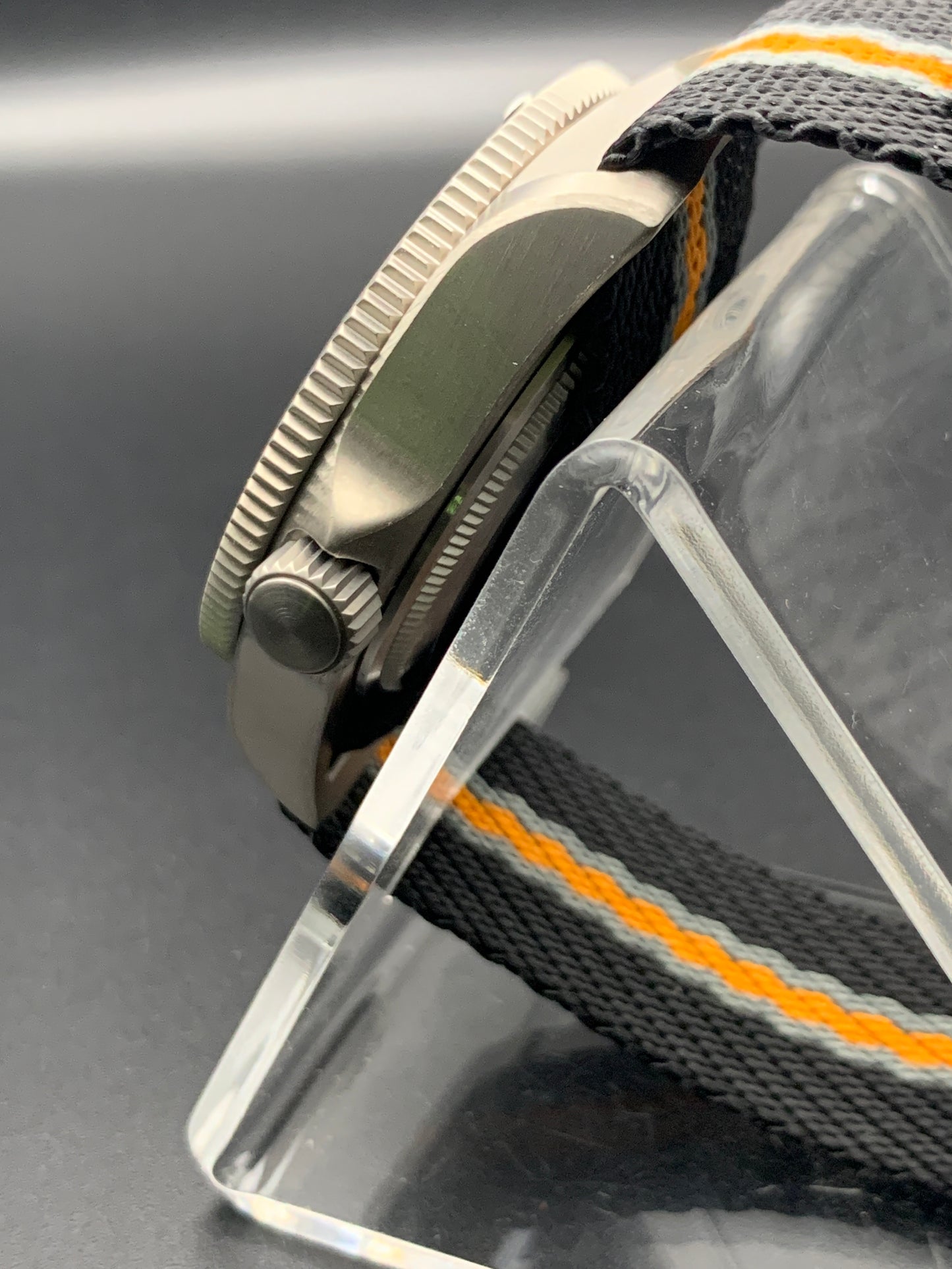 Titanium 42mm dive watch. Fixed lugs. Sapphire crystal. Seiko NH35. 200m water resistance.