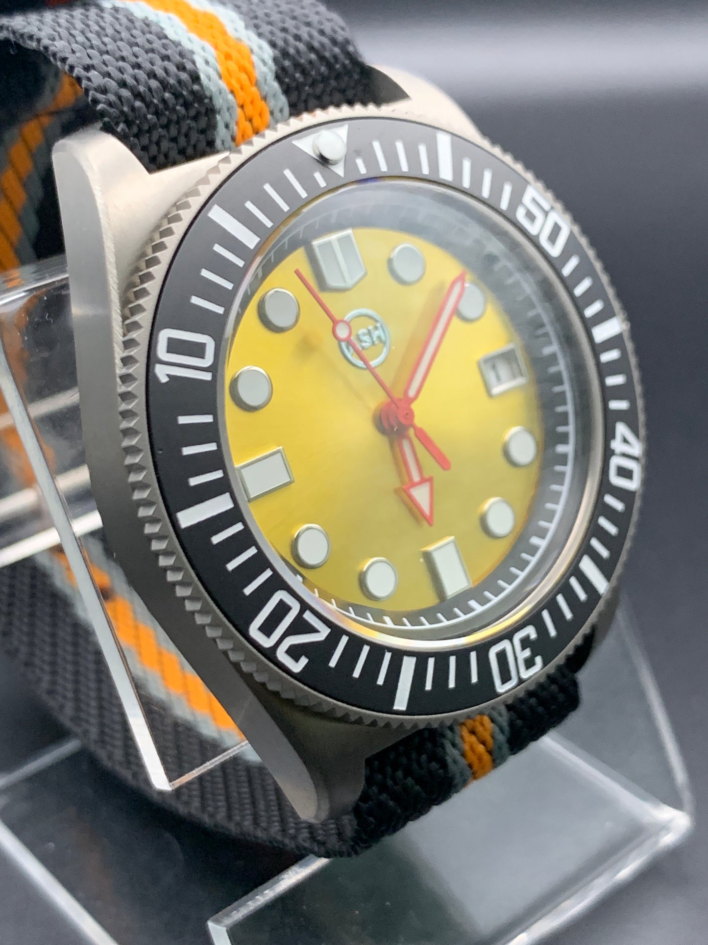 Titanium 42mm dive watch. Fixed lugs. Sapphire crystal. Seiko NH35. 200m water resistance.