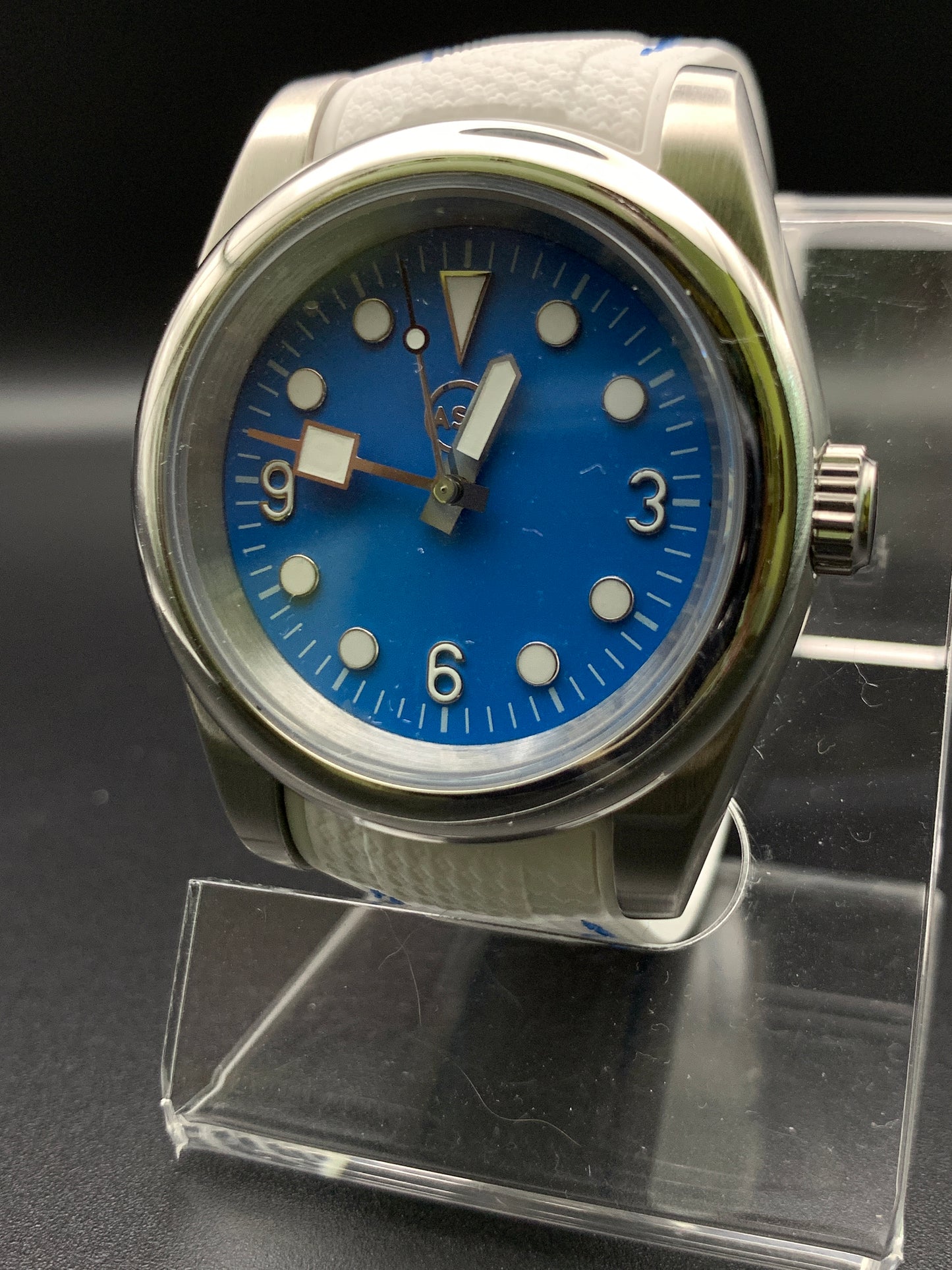 Bright blue 39mm sport watch. Sapphire crystal. Seiko NH38 automatic.