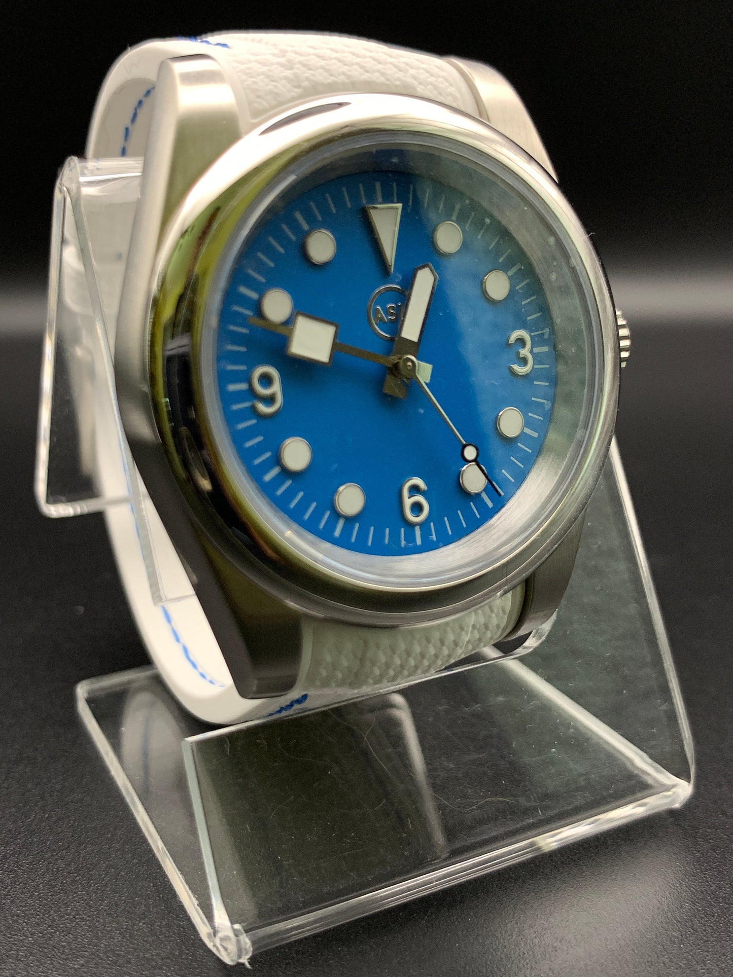 Bright blue 39mm sport watch. Sapphire crystal. Seiko NH38 automatic.