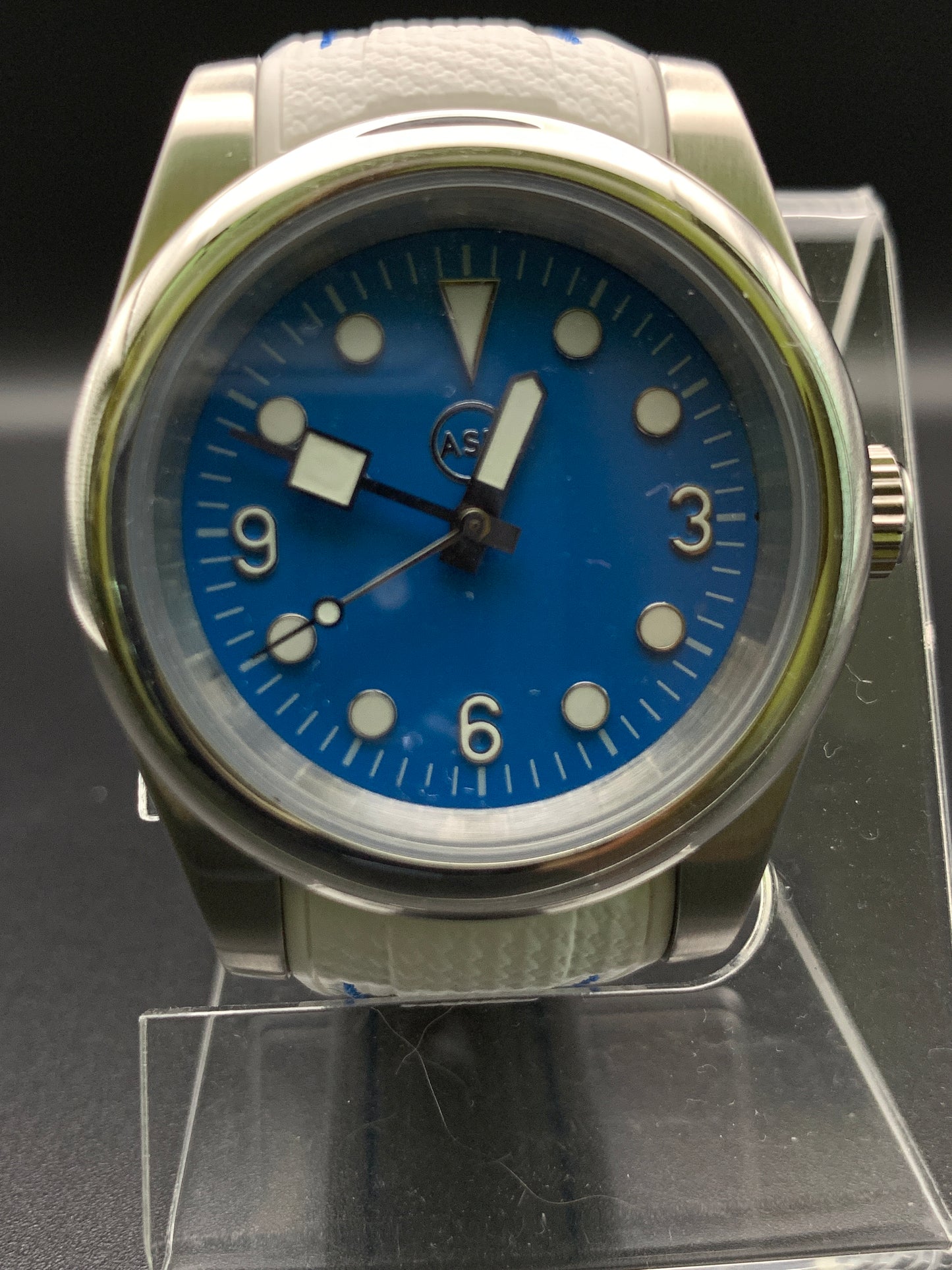 Bright blue 39mm sport watch. Sapphire crystal. Seiko NH38 automatic.