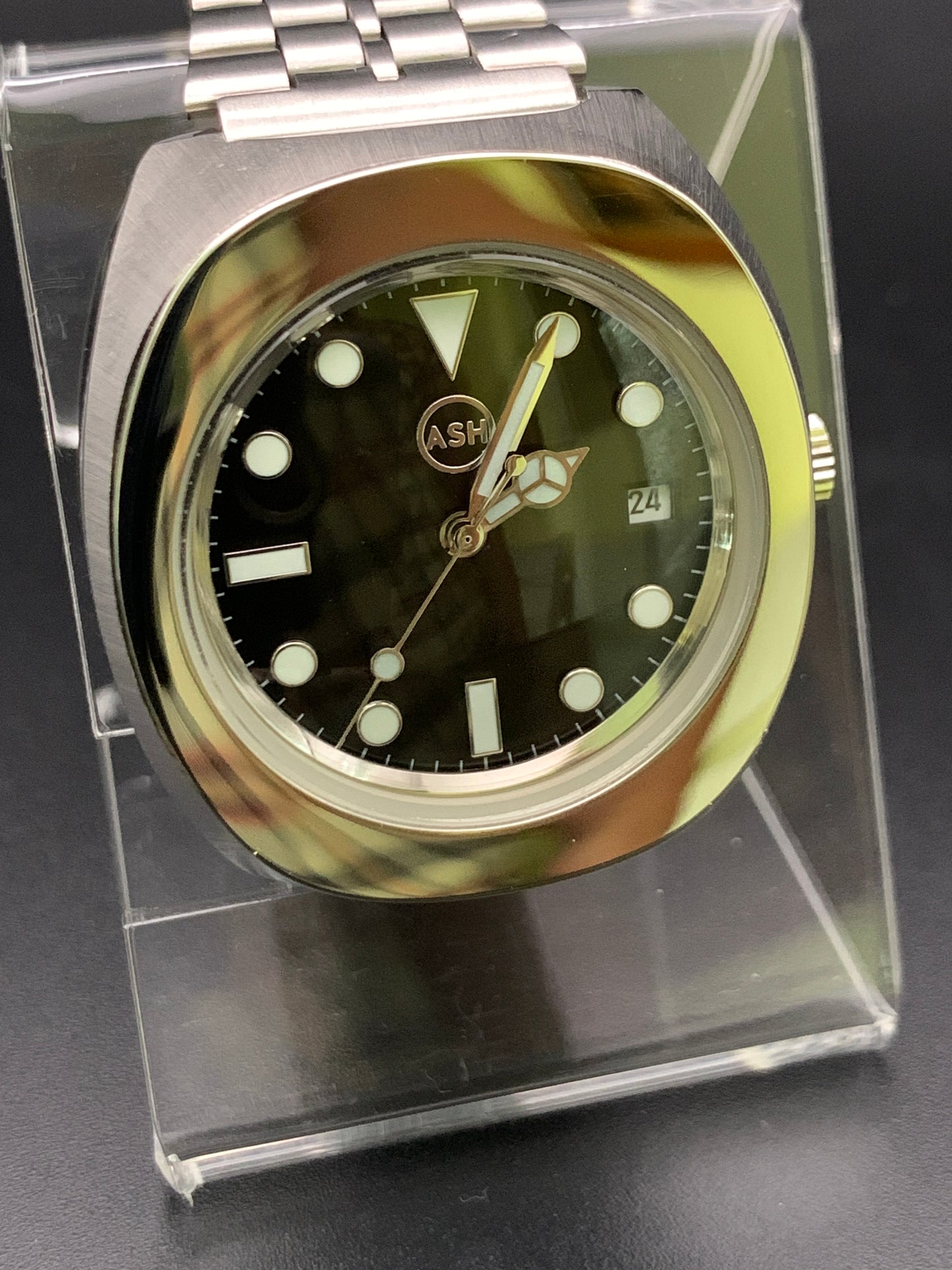 Vintage NOS Swiss case marriage. Miyota 8215 automatic movement.